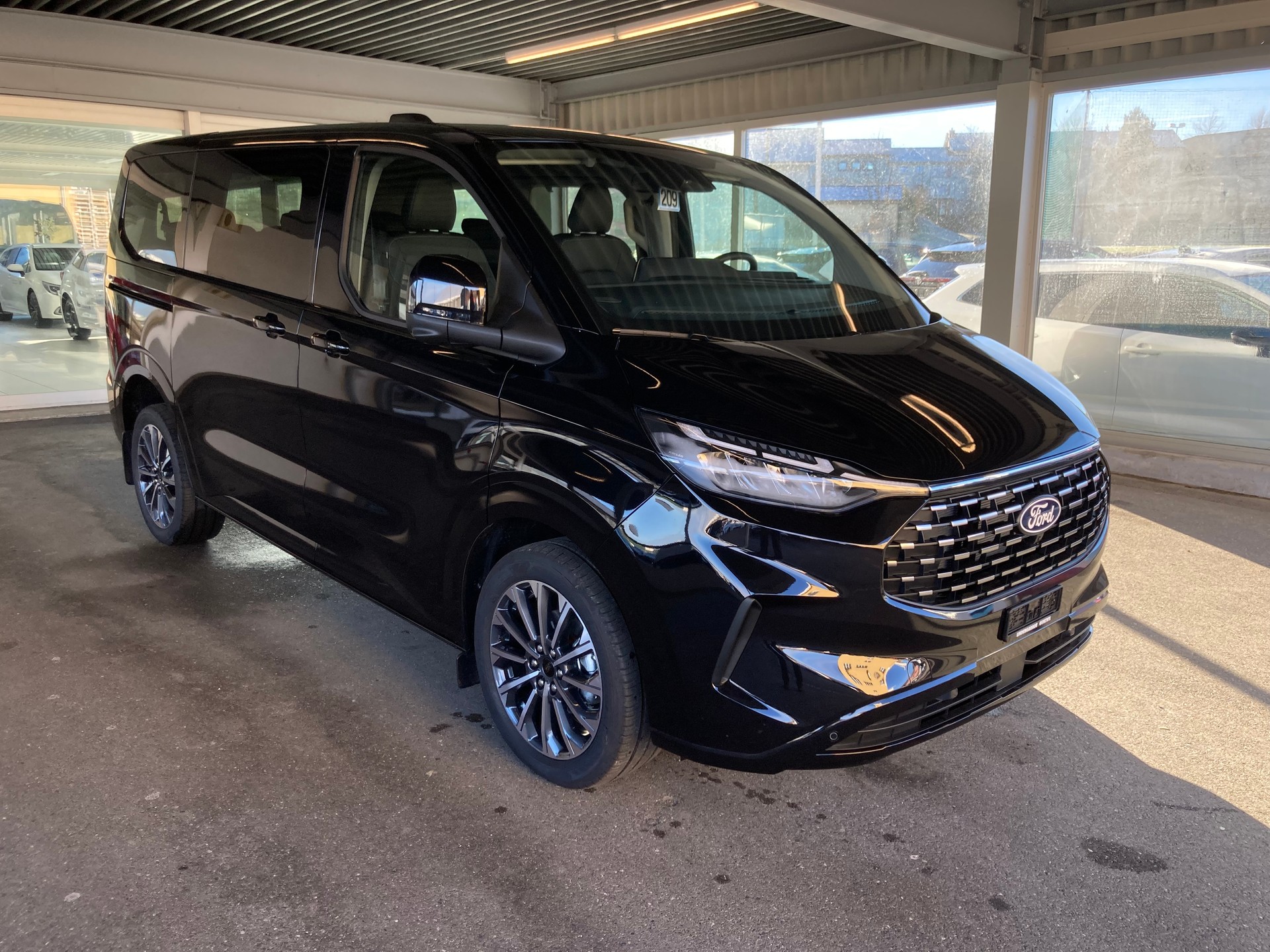 FORD Tourneo Bus 320 L1H1 TitaniumX Automat 4x4-image-2