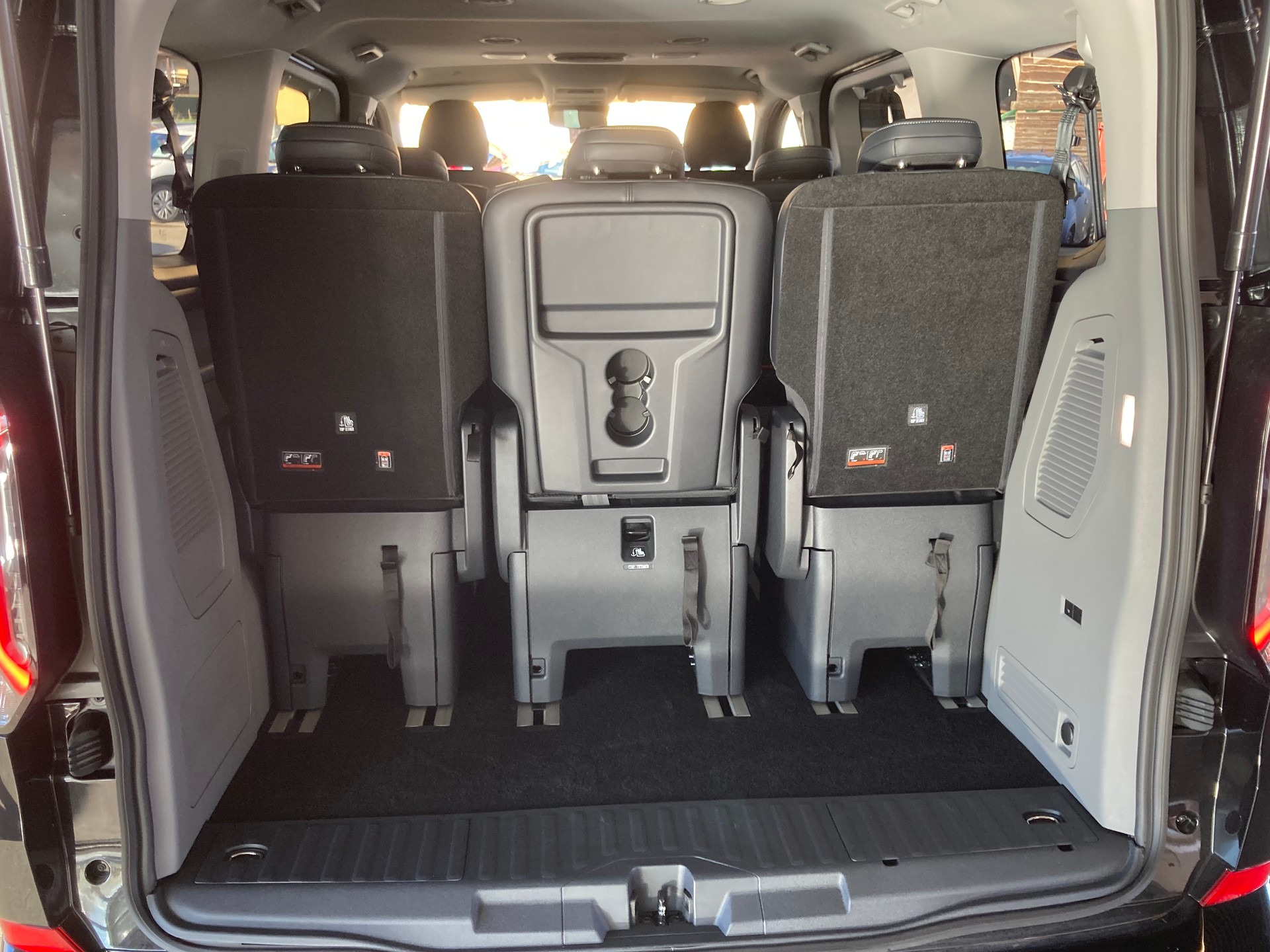 FORD Tourneo Bus 320 L1H1 TitaniumX Automat 4x4-image-13