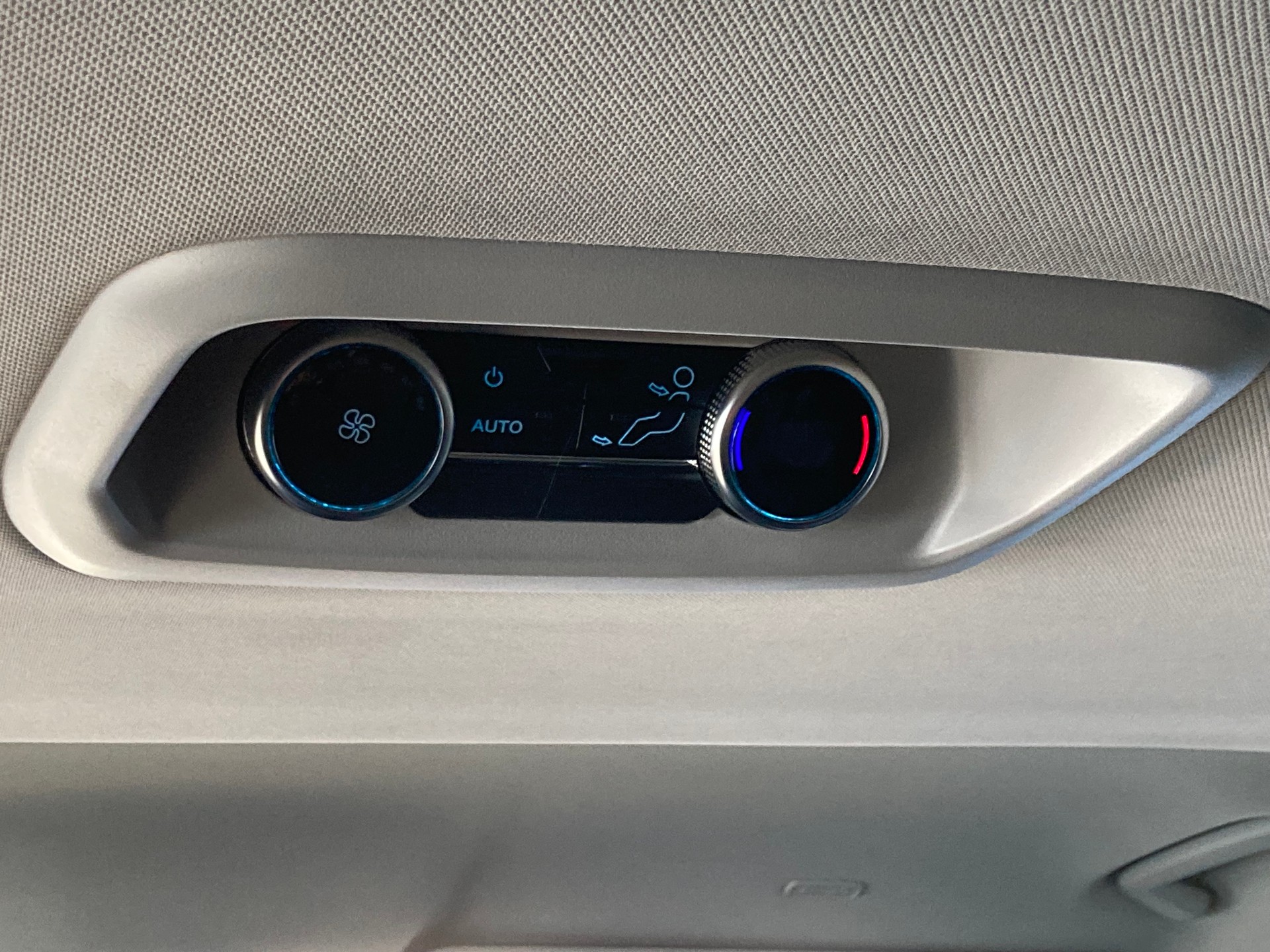 FORD Tourneo Bus 320 L1H1 TitaniumX Automat 4x4-image-14