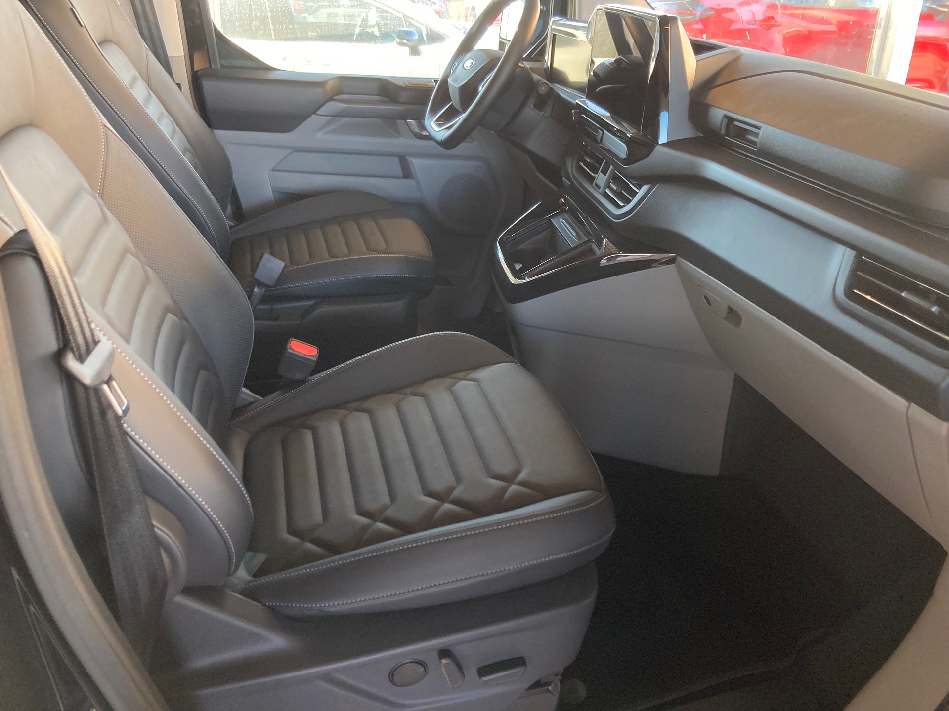 FORD Tourneo Bus 320 L1H1 TitaniumX Automat 4x4-image-11