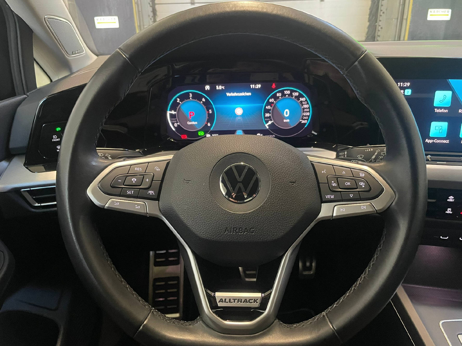 VW Golf VIII Variant 2.0 TDI Alltrack DSG 4motion-image-7