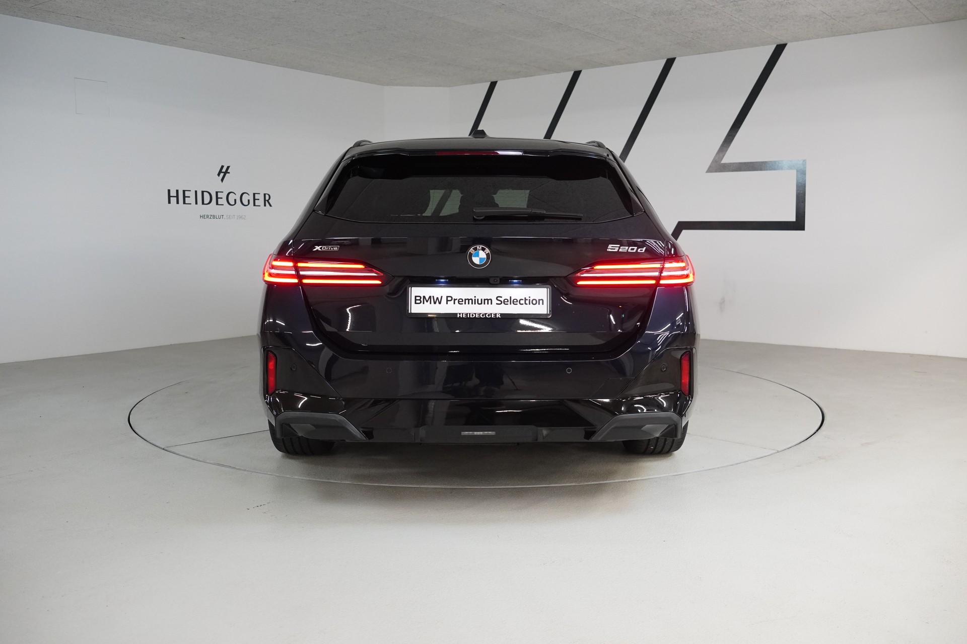 BMW 520d xDrive 48V Touring M Sport Steptronic-image-5
