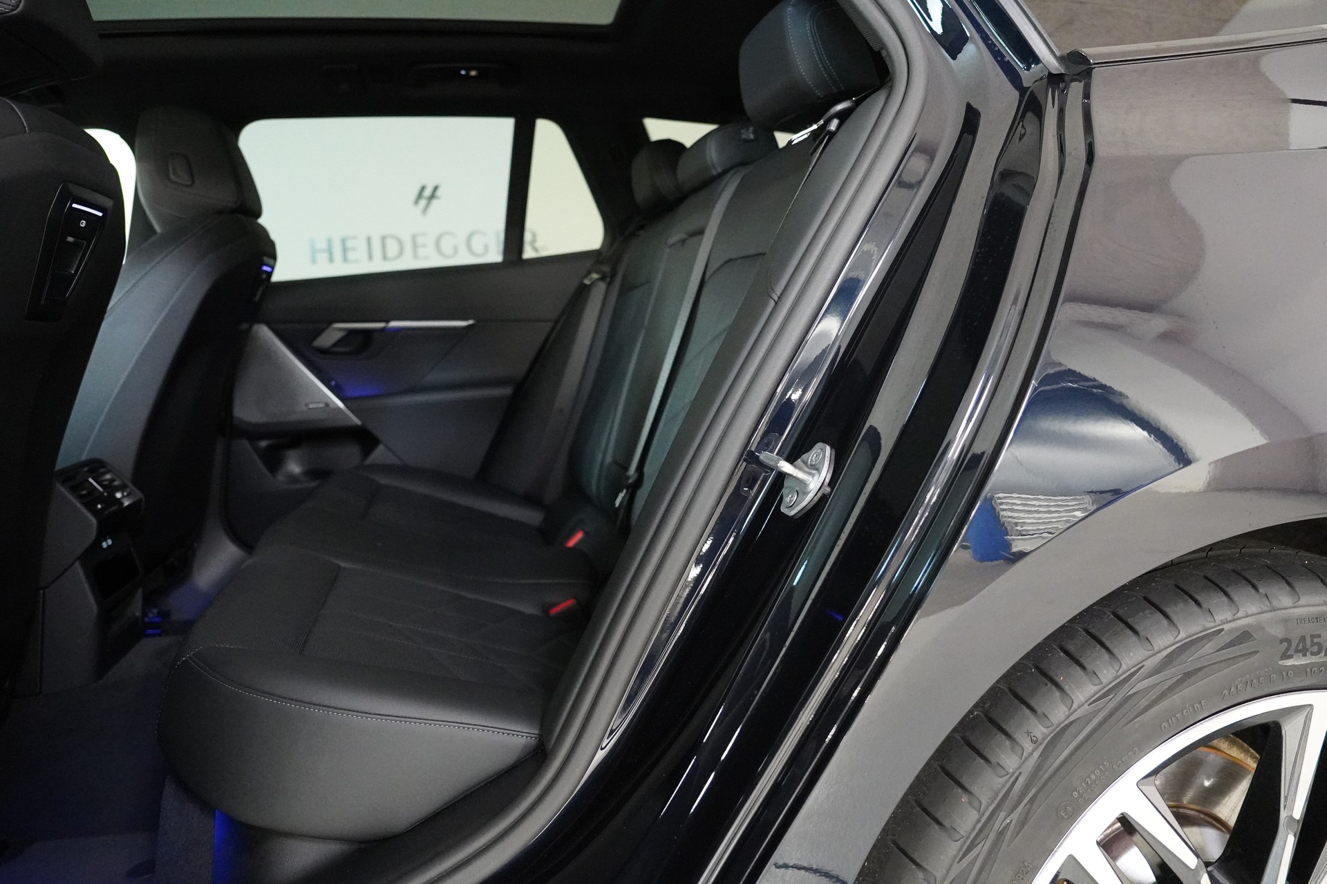 BMW 520d xDrive 48V Touring M Sport Steptronic-image-12