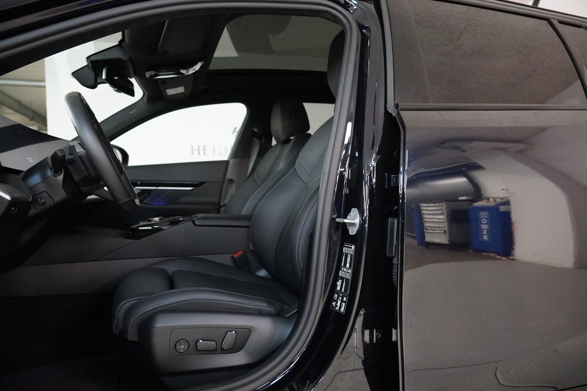 BMW 520d xDrive 48V Touring M Sport Steptronic-image-10