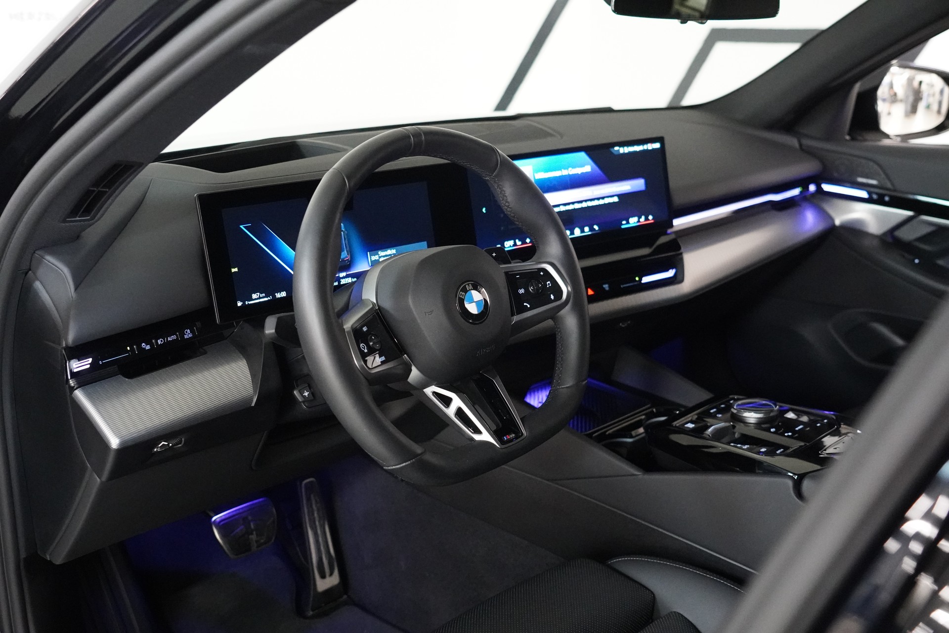 BMW 520d xDrive 48V Touring M Sport Steptronic-image-22
