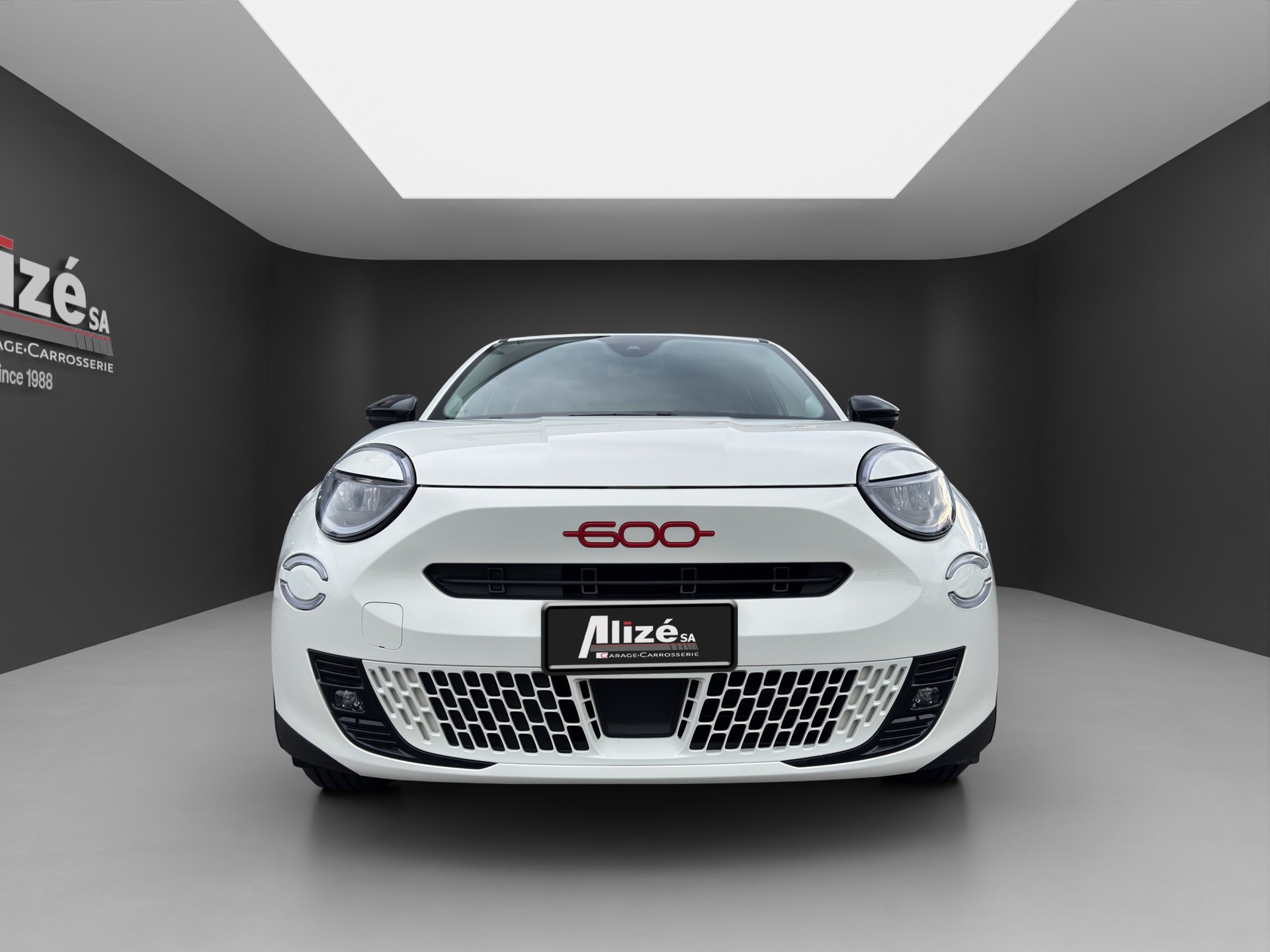FIAT 600e Red-showroom-element-1