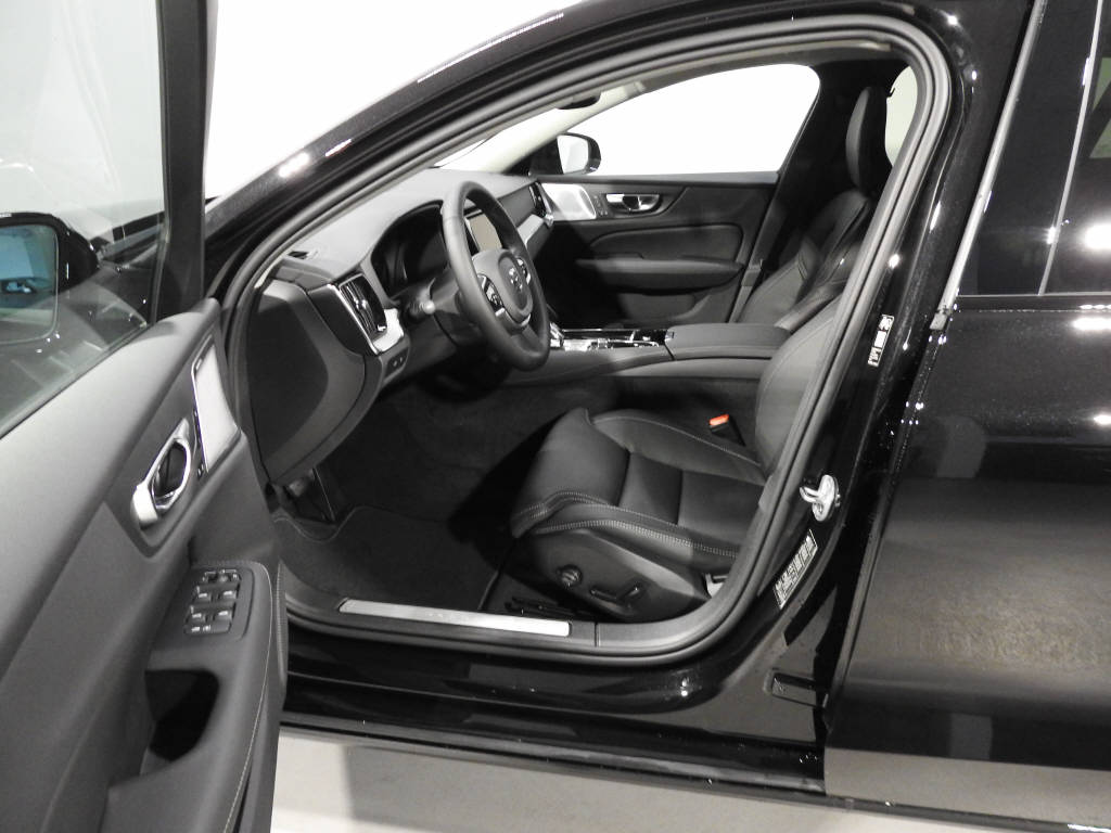 VOLVO V60 2.0 T6 TE Ultra Dark eAWD-image-9