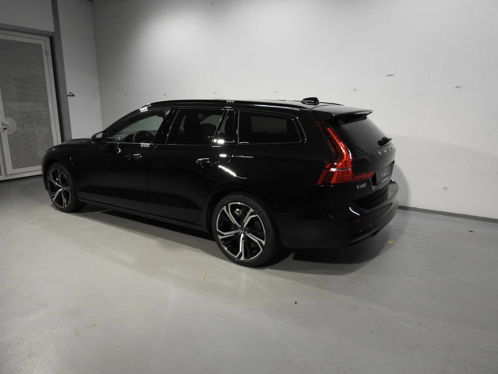 VOLVO V60 2.0 T6 TE Ultra Dark eAWD-image-3