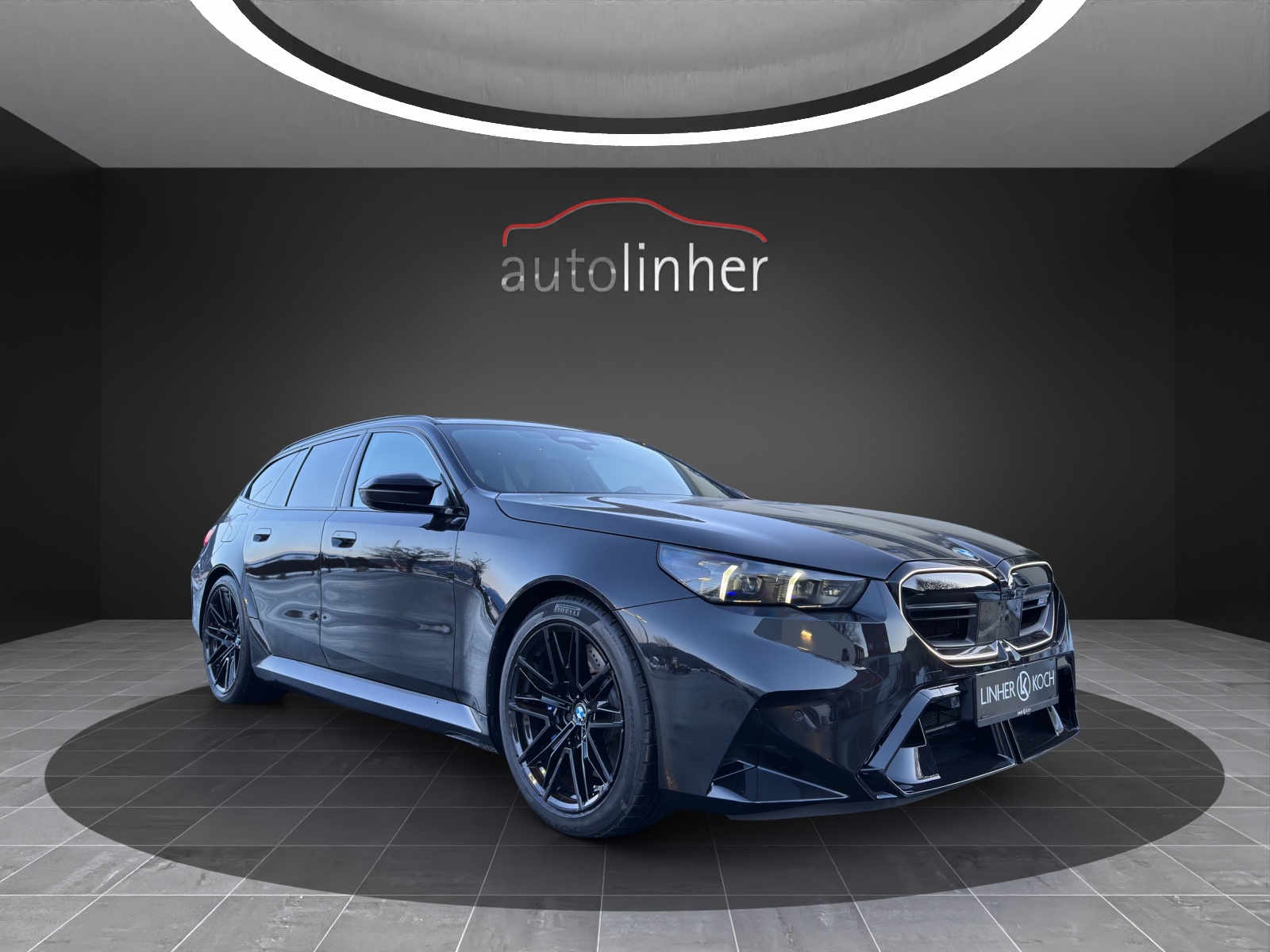 BMW M5 xDrive Touring-image-5