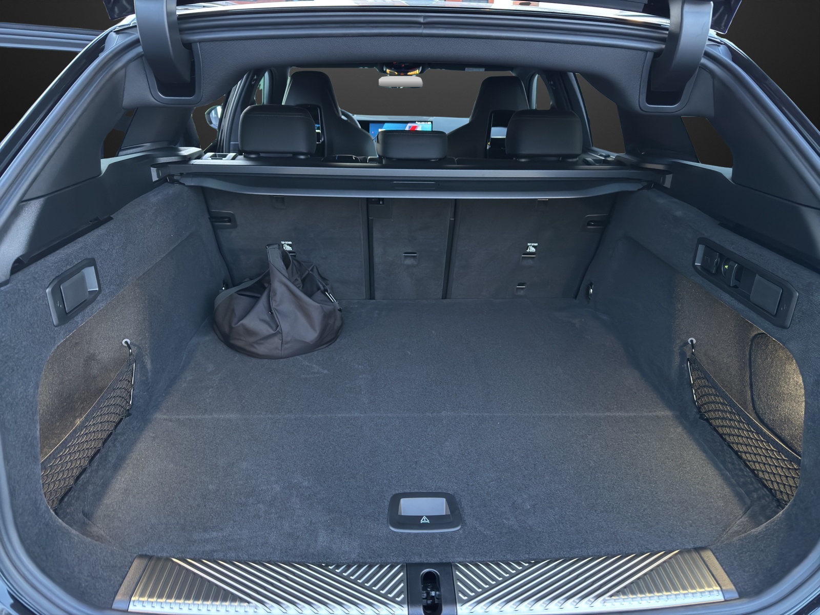 BMW M5 xDrive Touring-image-12