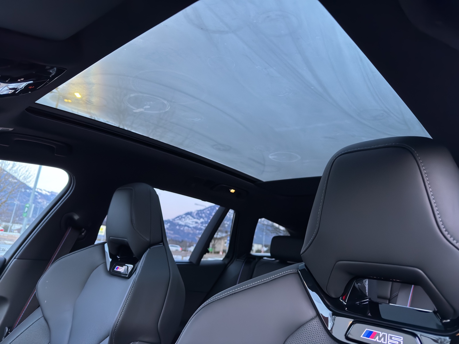 BMW M5 xDrive Touring-image-16