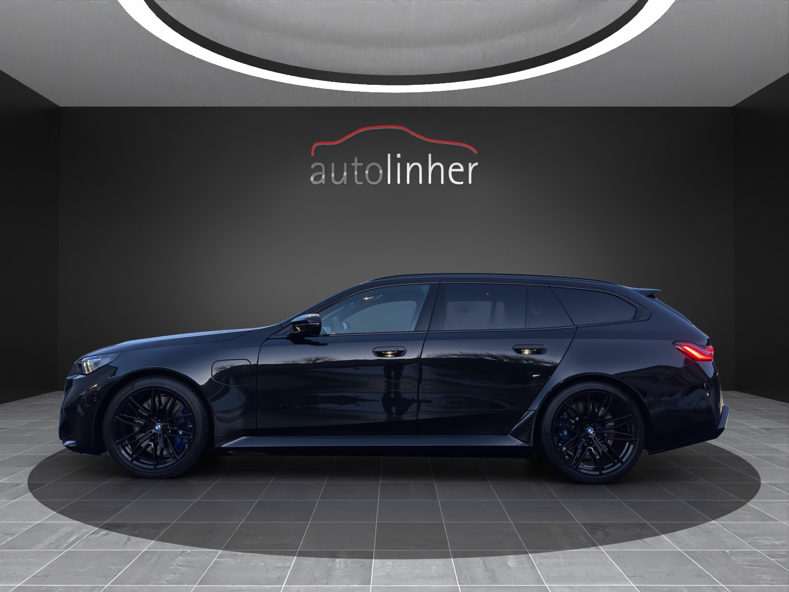 BMW M5 xDrive Touring-image-1