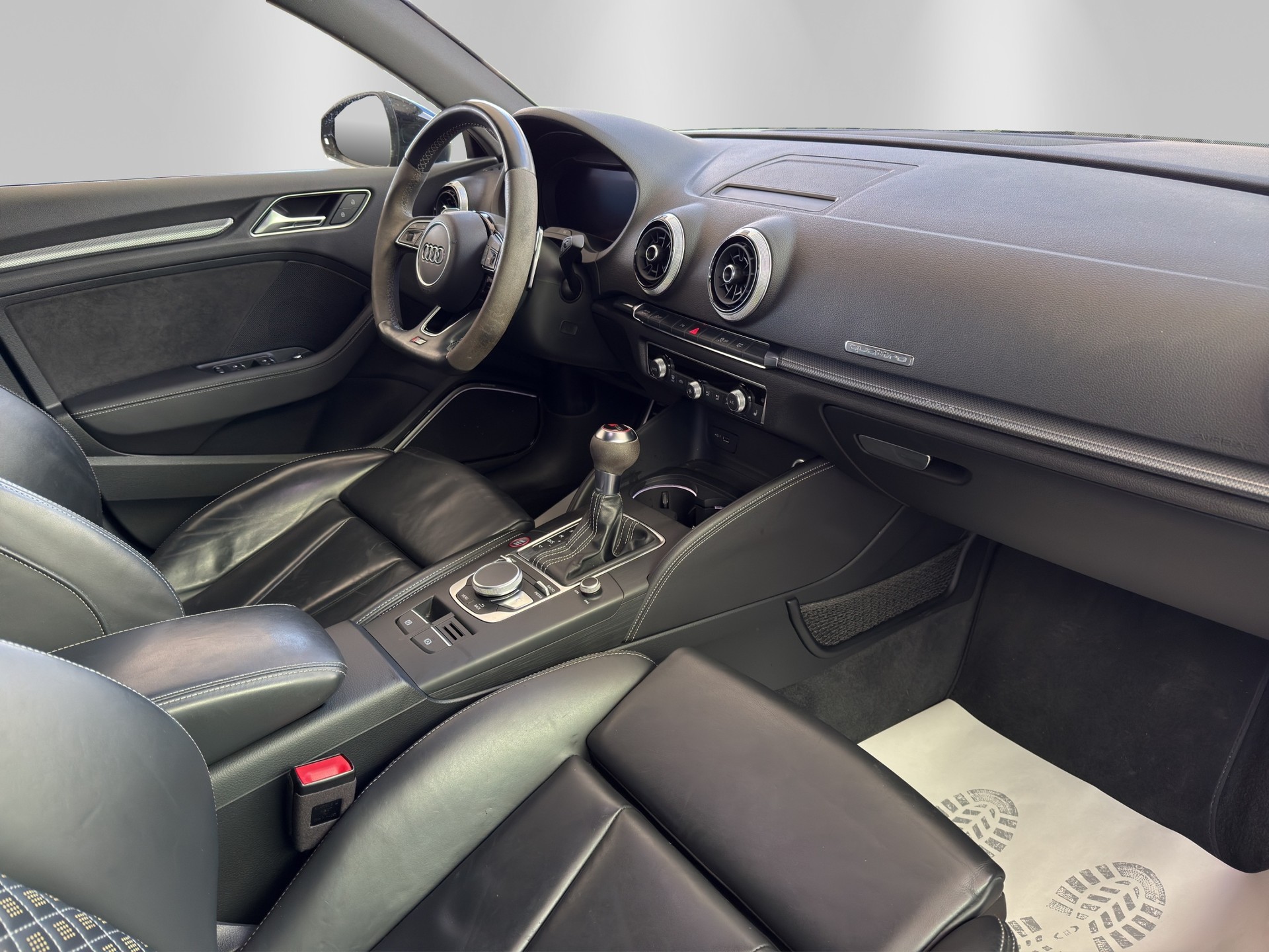 AUDI RS3 Sportback 2.5 TSI quattro S-tronic-image-12