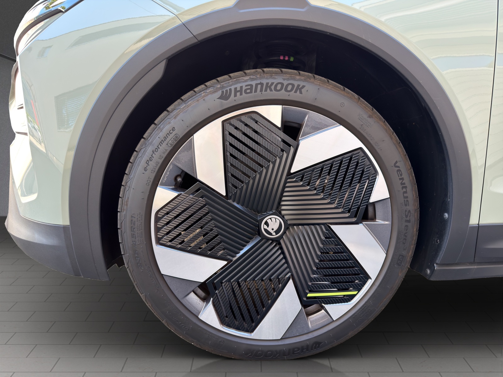 SKODA Elroq RS 4x4-image-4