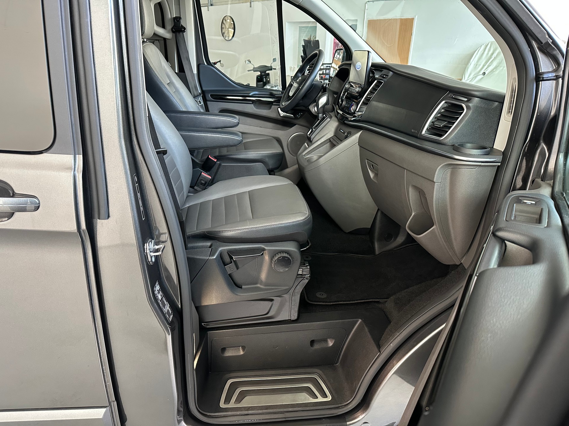 FORD Tourneo Custom 320 L2H1 Titanium X A-image-4