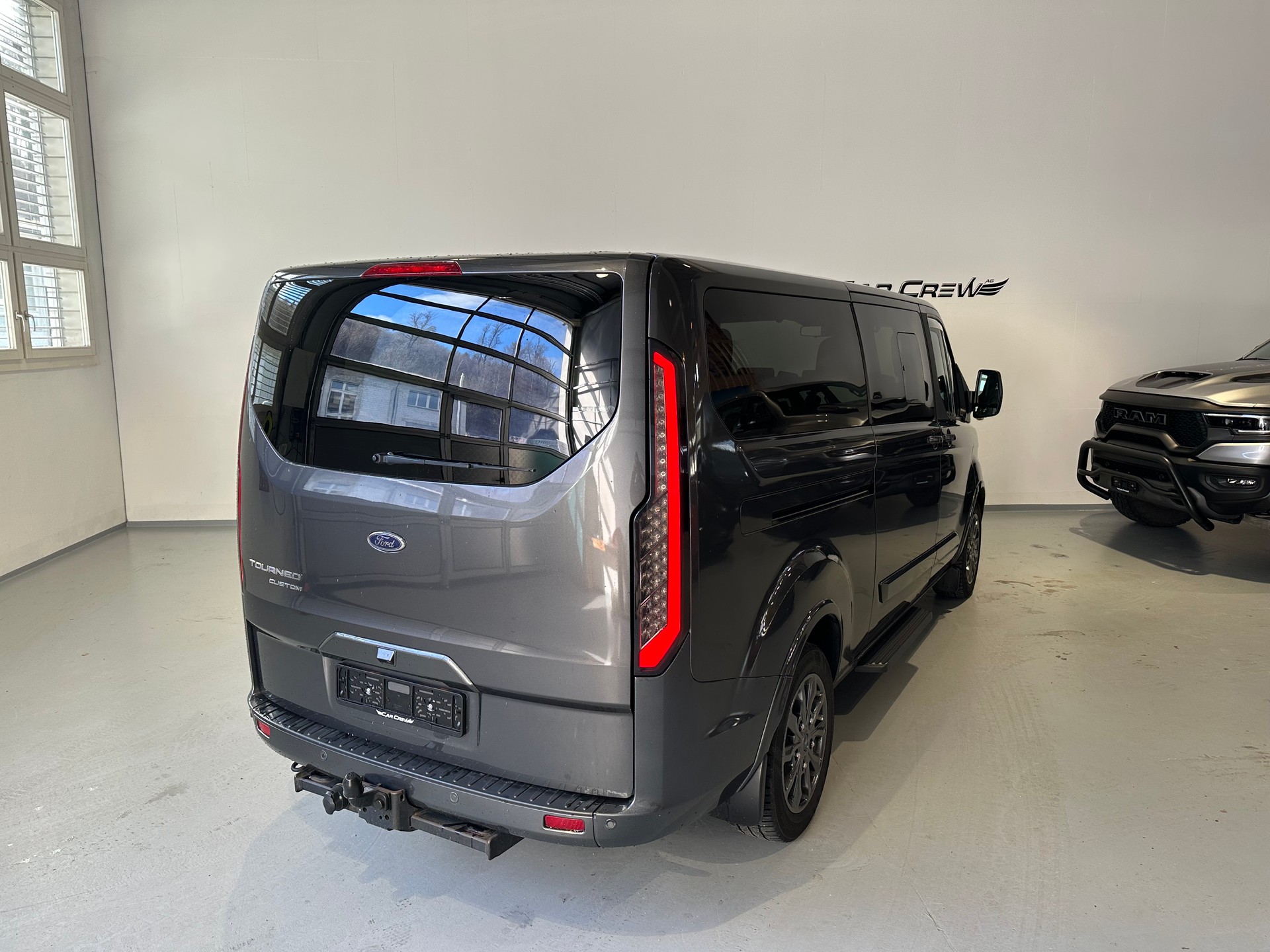 FORD Tourneo Custom 320 L2H1 Titanium X A-image-12