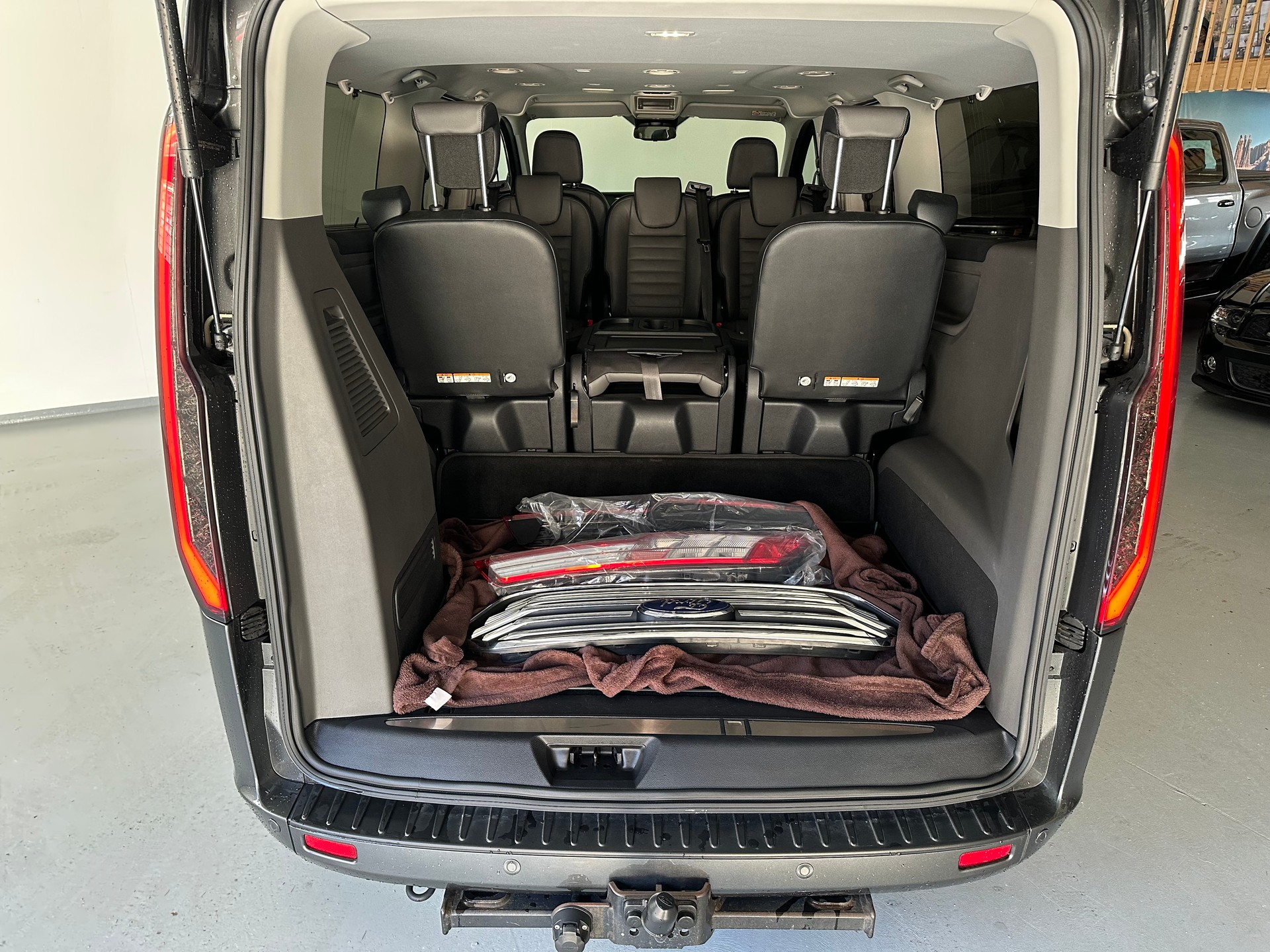 FORD Tourneo Custom 320 L2H1 Titanium X A-image-11