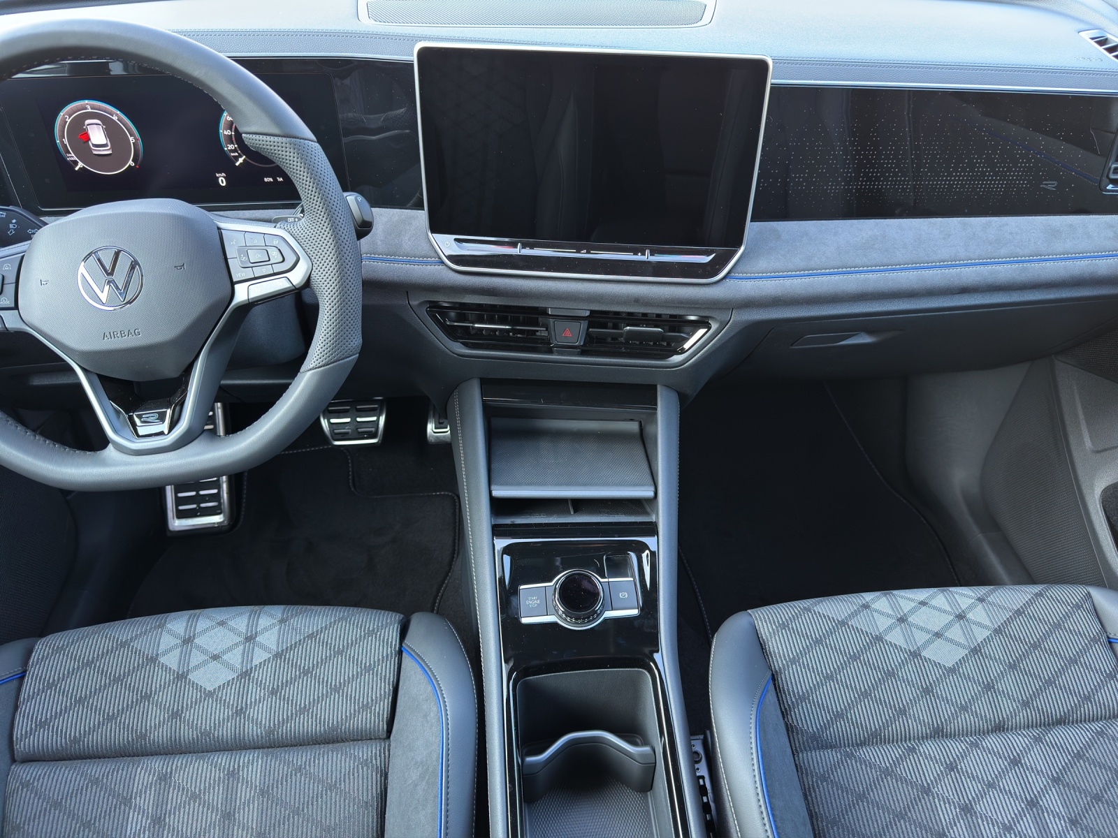 VW Tiguan 2.0 TDI SCR R-Line 4Motion DSG-image-11