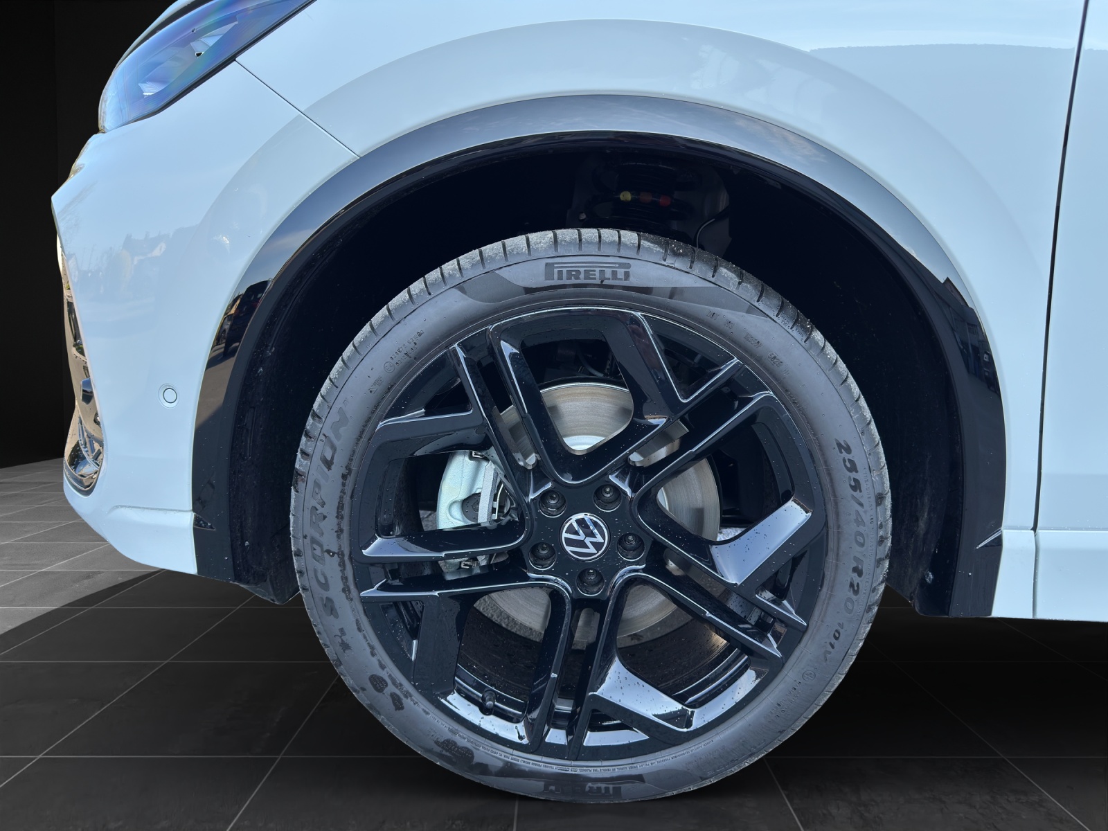 VW Tiguan 2.0 TDI SCR R-Line 4Motion DSG-image-13