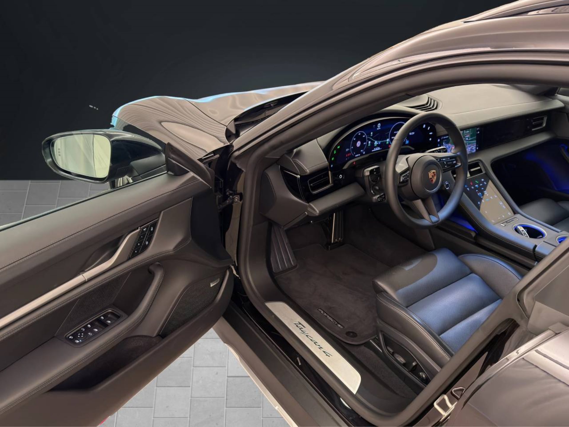 PORSCHE Taycan 4 Cross Turismo-image-3