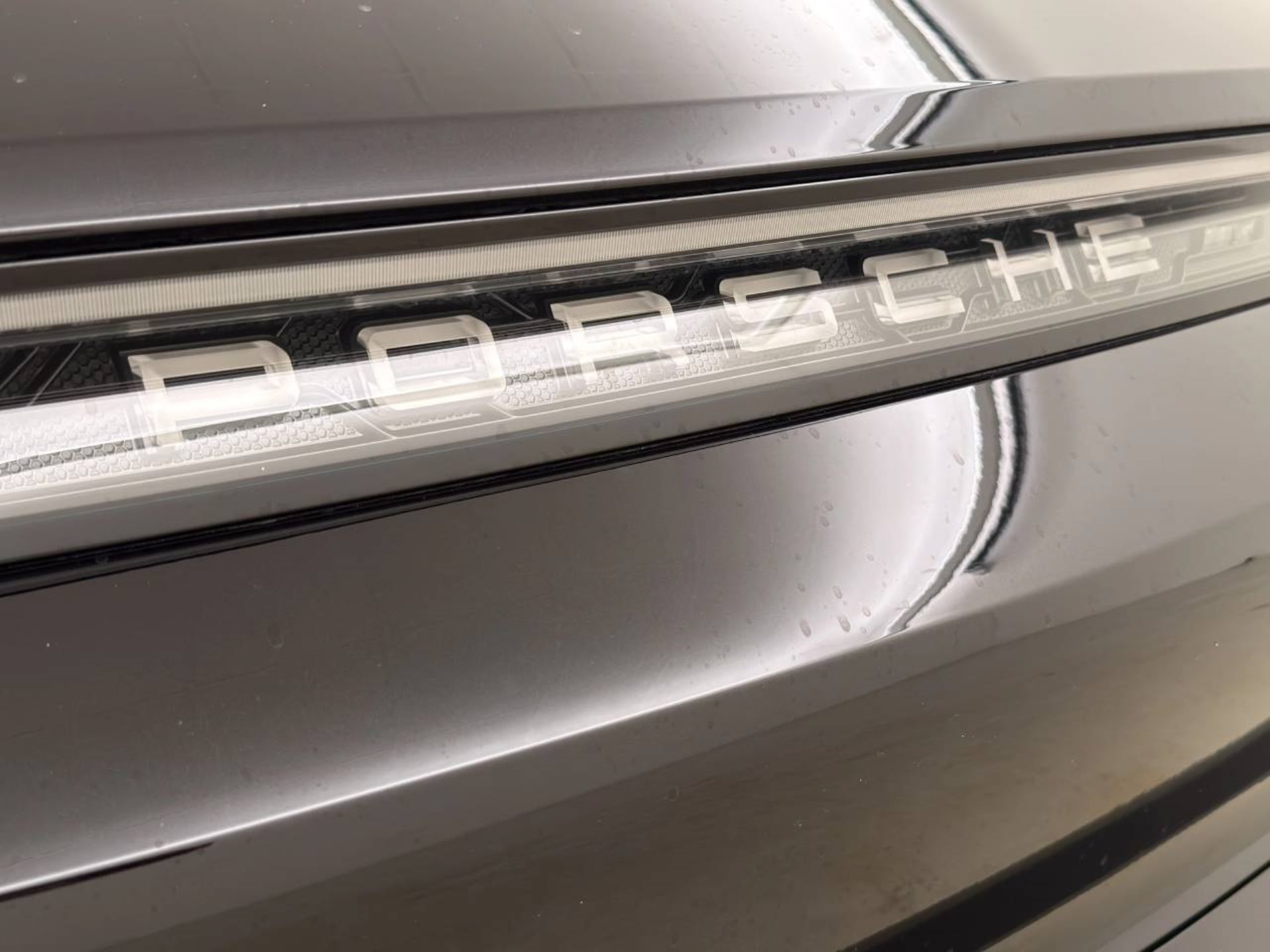 PORSCHE Taycan 4 Cross Turismo-image-12