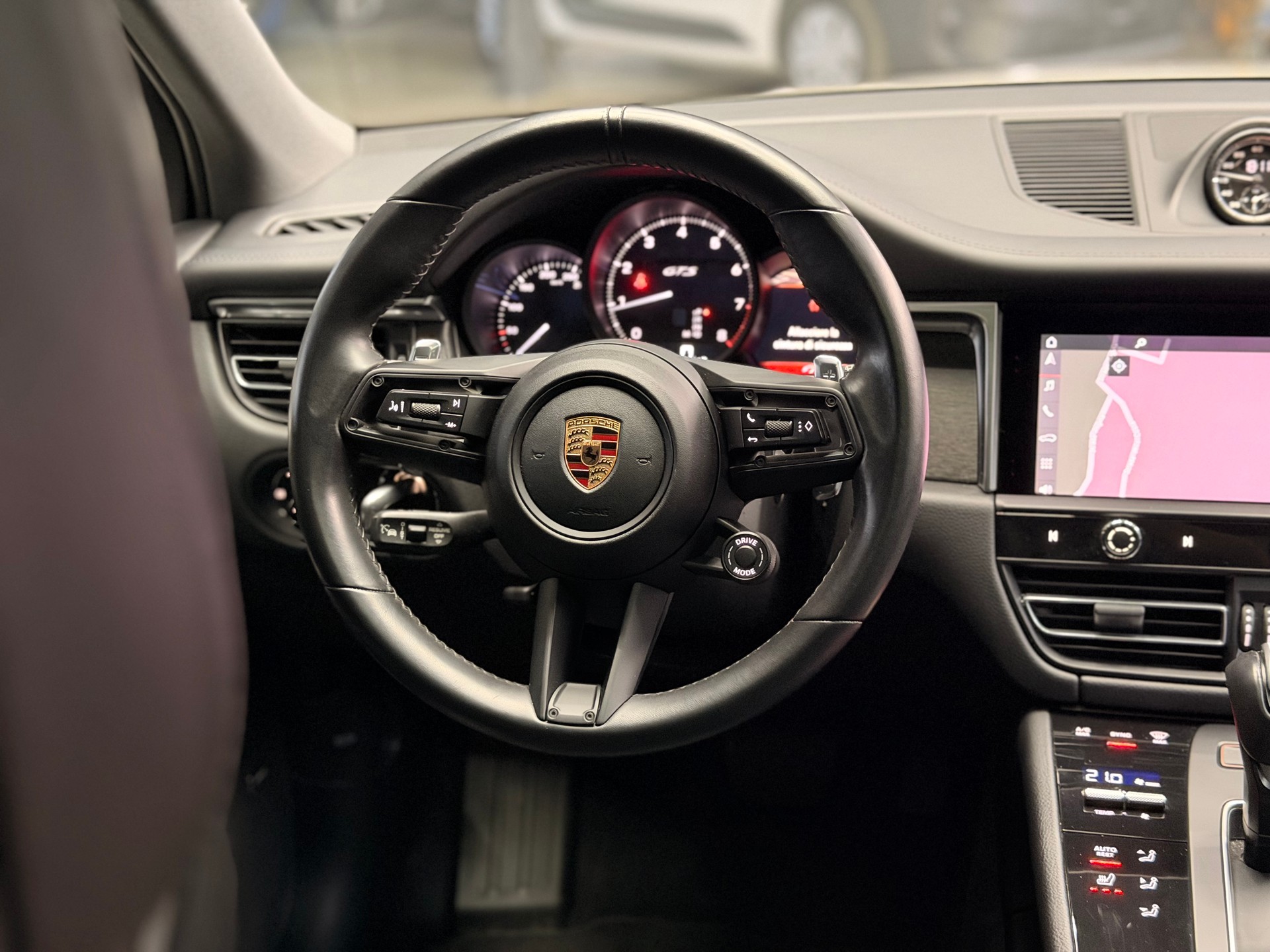 PORSCHE Macan GTS PDK-image-10