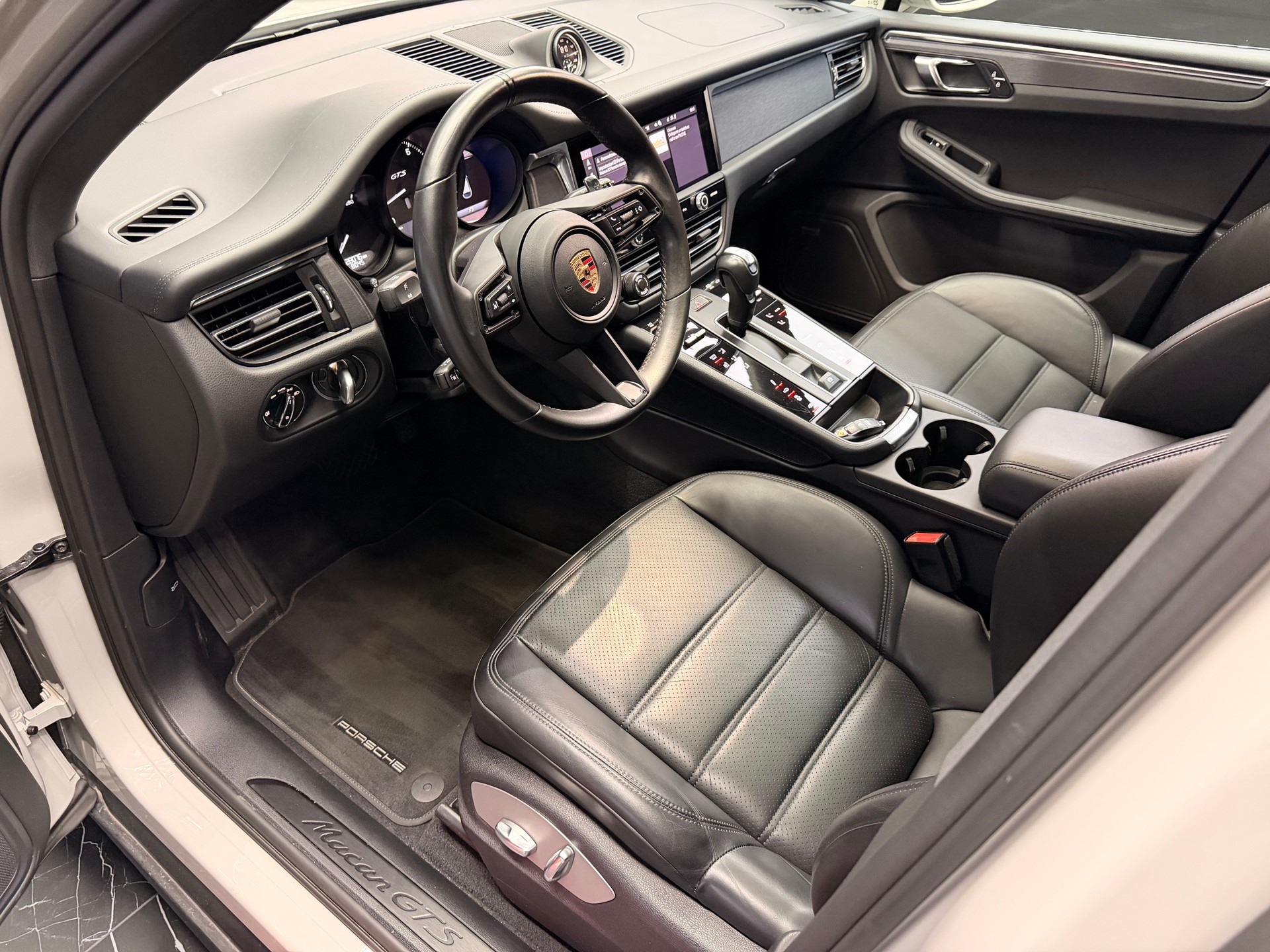 PORSCHE Macan GTS PDK-image-6