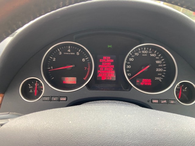 AUDI A4 Cabriolet 2.4 V6-image-3