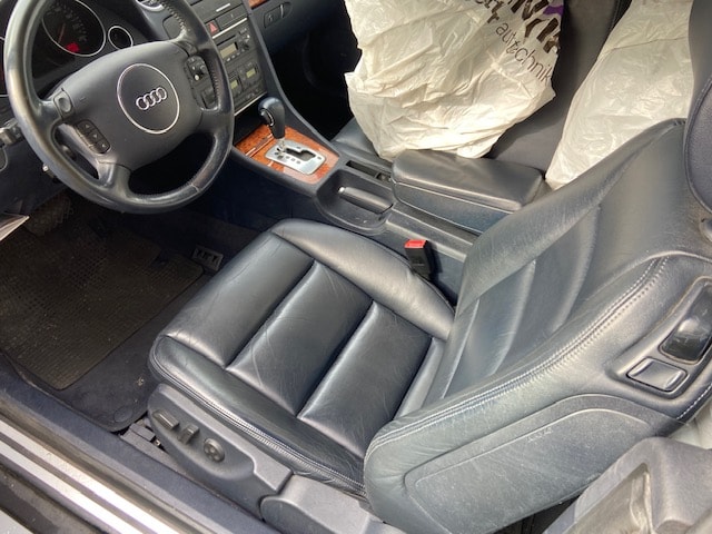 AUDI A4 Cabriolet 2.4 V6-image-2