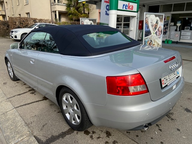 AUDI A4 Cabriolet 2.4 V6-image-1