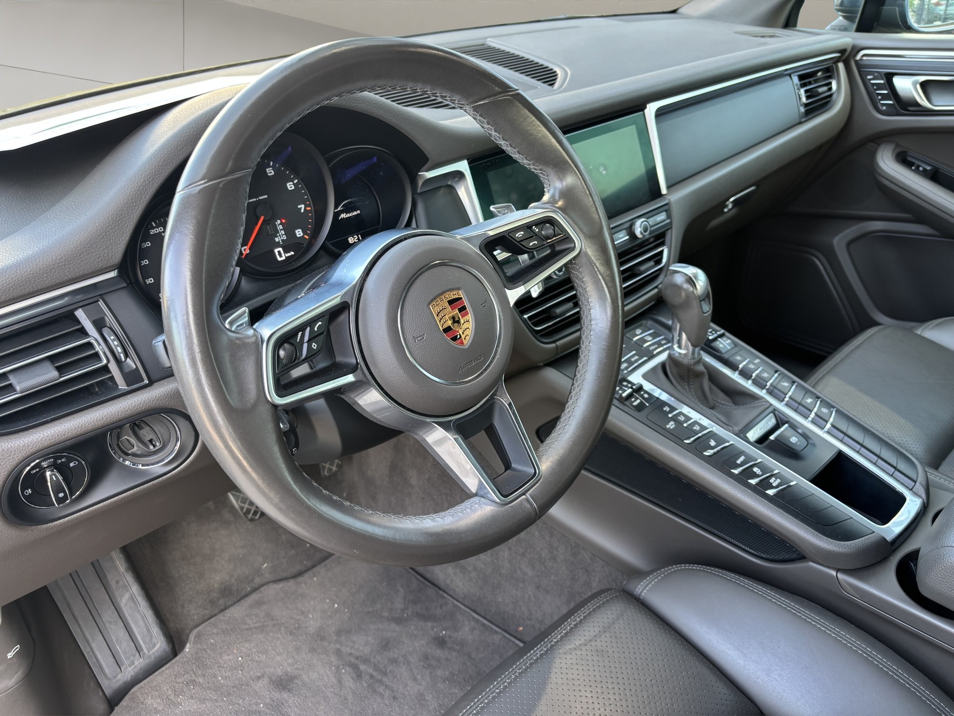 PORSCHE Macan PDK-image-16