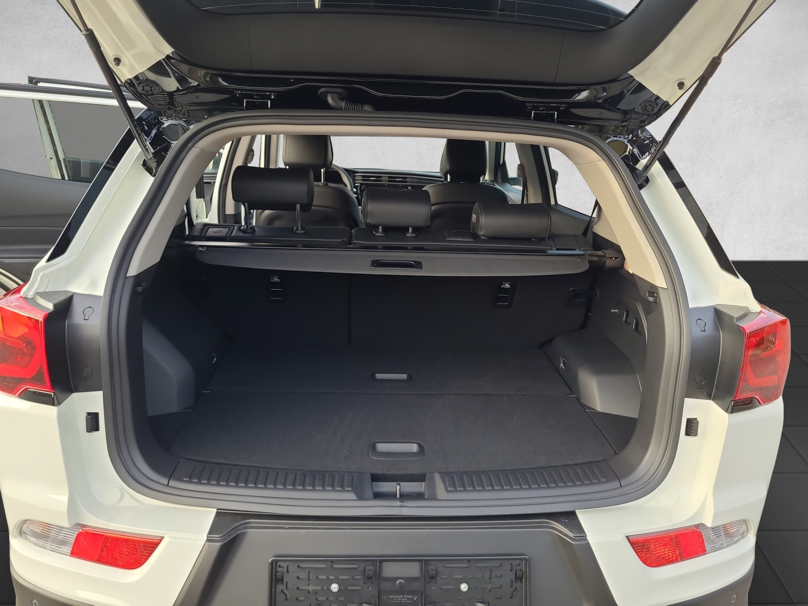 KGM-SsangYong Korando 1.6e Xdi Black Edition 4WD Automat-image-12