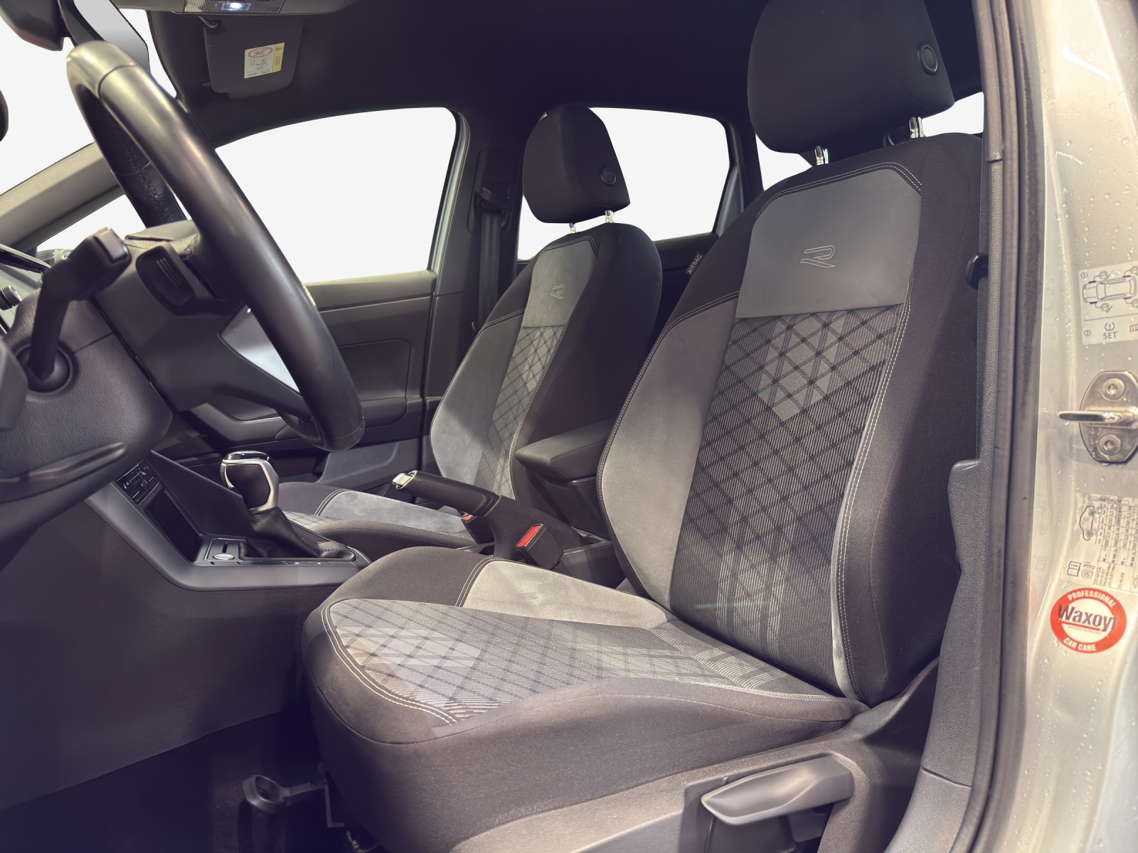 VW Taigo 1.0 TSI R-Line DSG-image-14