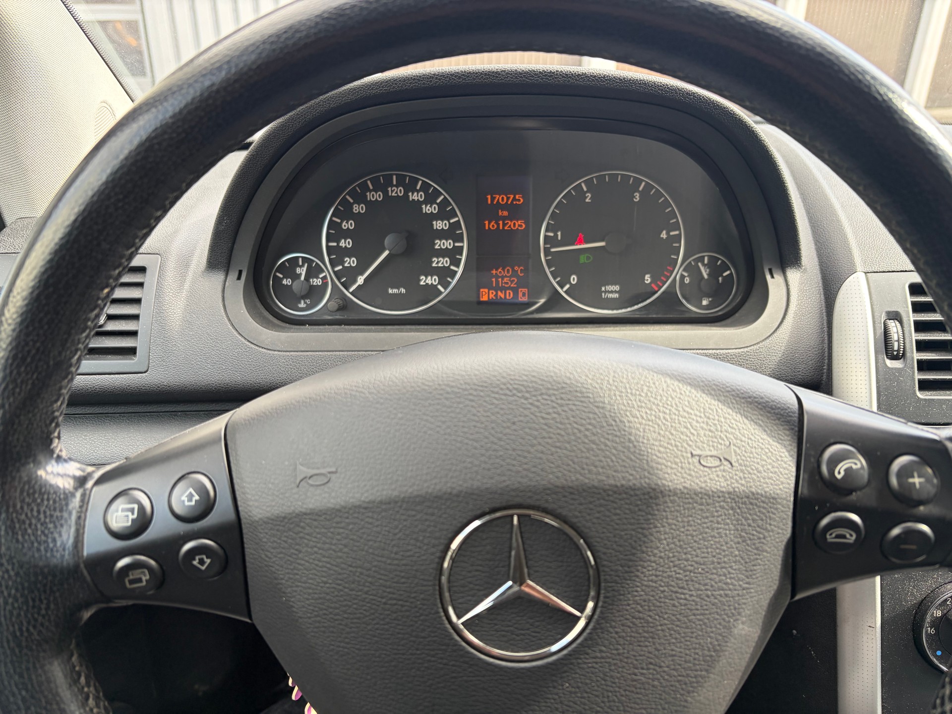 MERCEDES-BENZ A 180-image-8