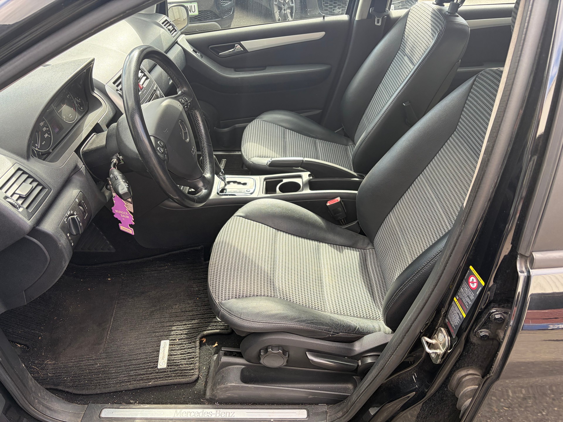 MERCEDES-BENZ A 180-image-6