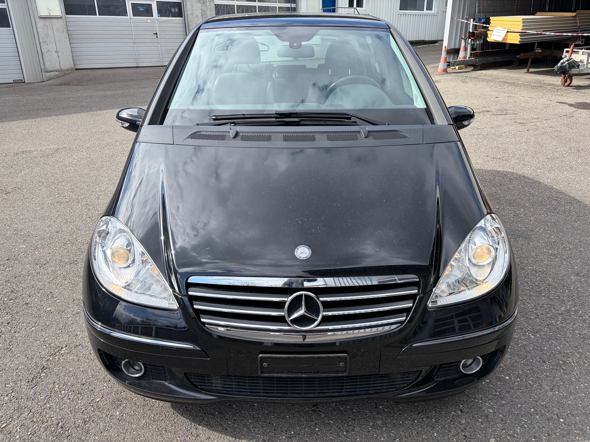 MERCEDES-BENZ A 180-image-0