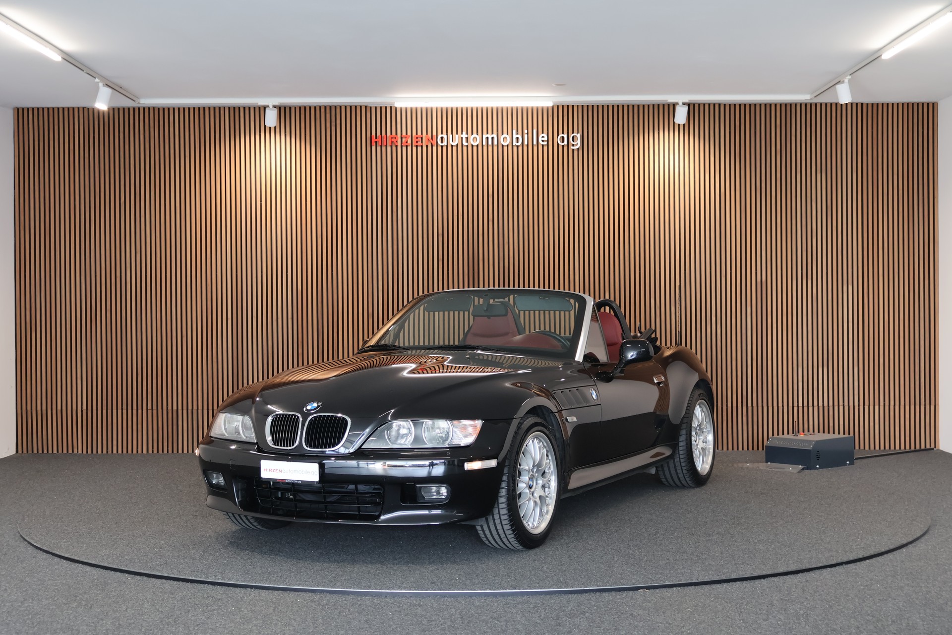 BMW Z3 3.0i Roadster-showroom-element-1