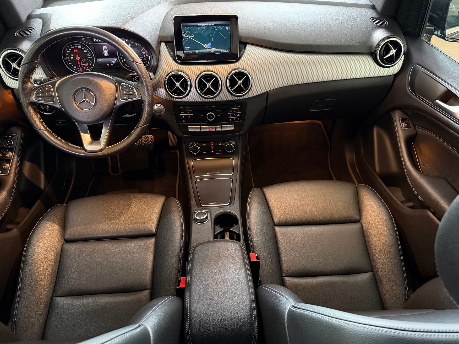 MERCEDES-BENZ B 180 Urban 7G-DCT-image-7