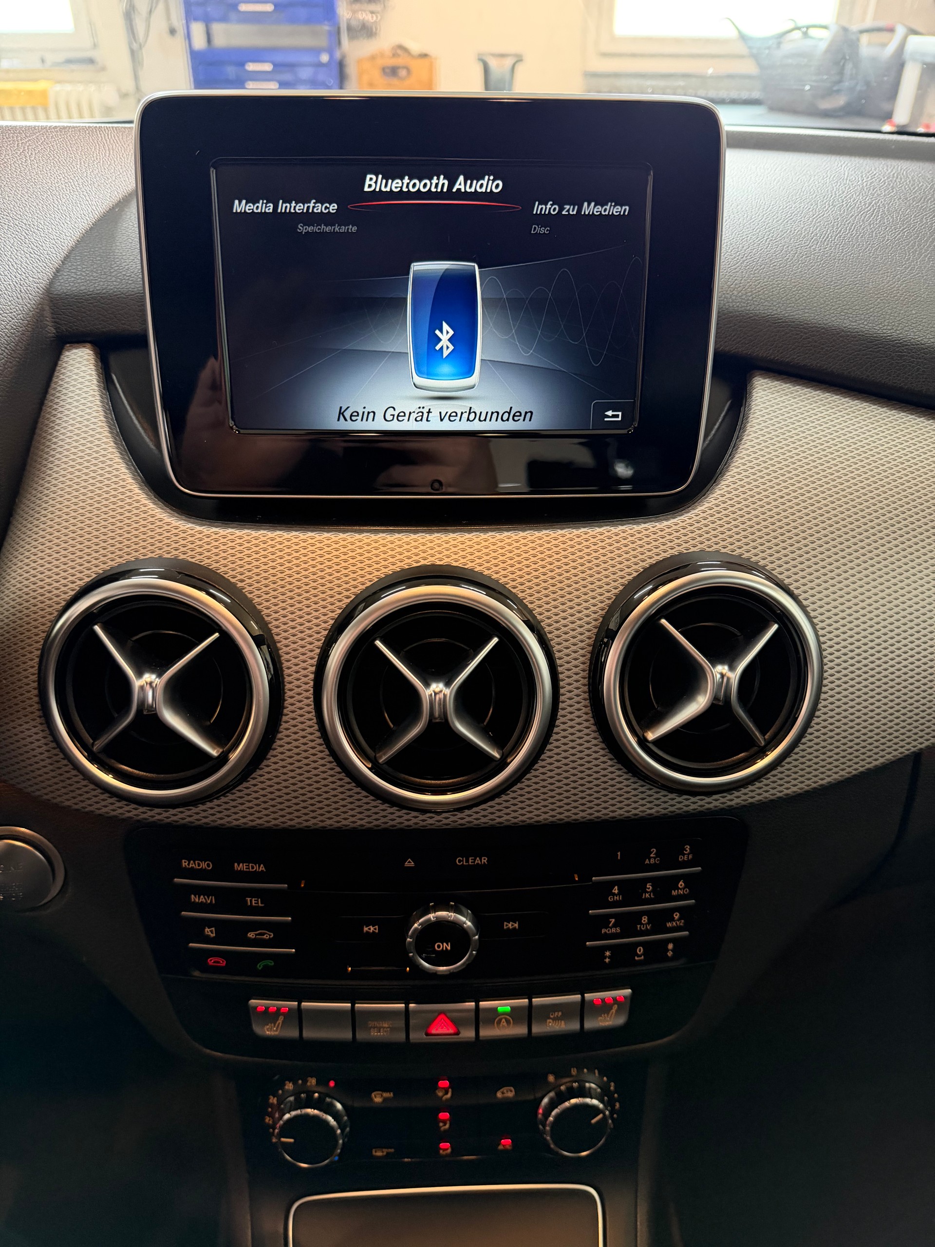 MERCEDES-BENZ B 180 Urban 7G-DCT-image-18