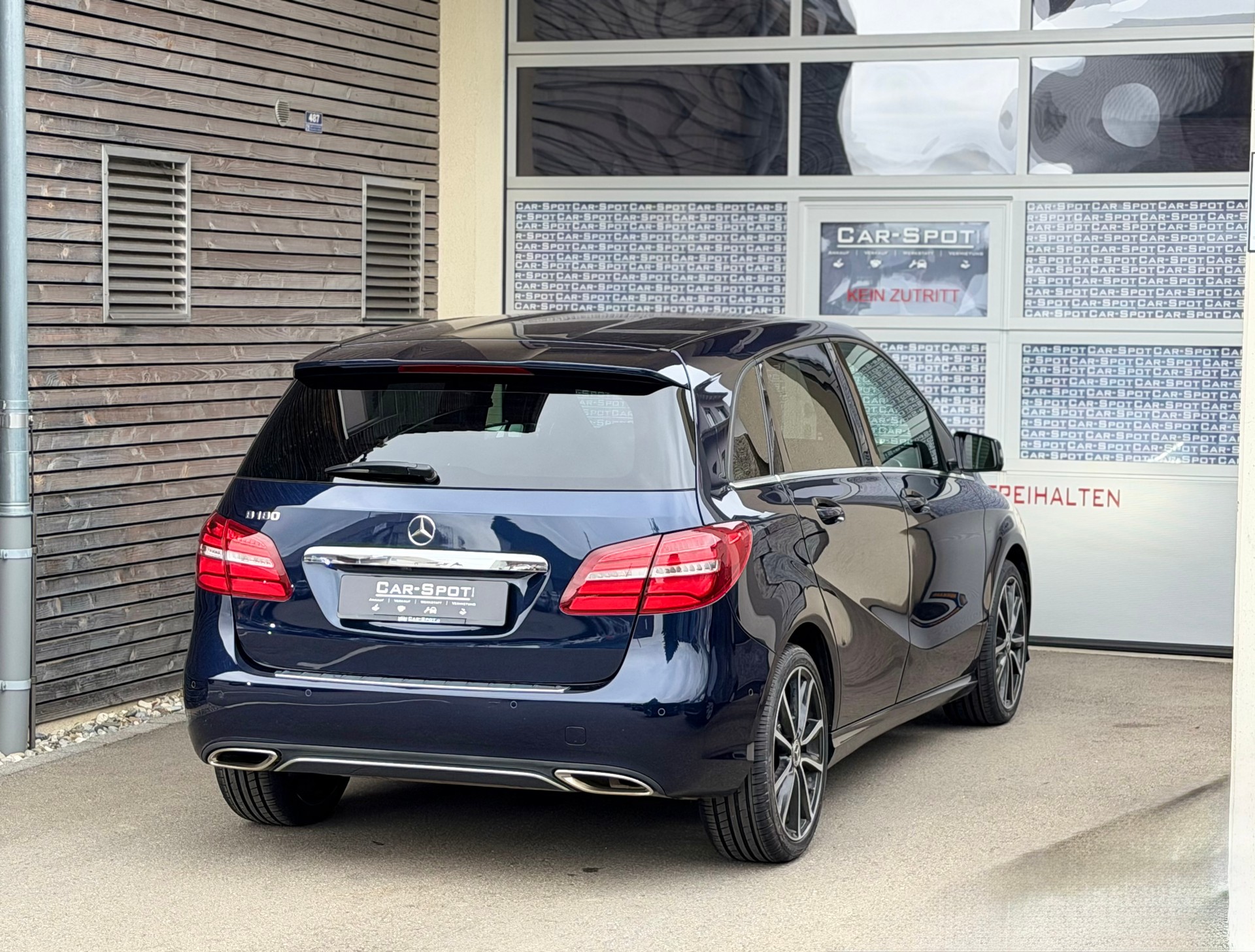 MERCEDES-BENZ B 180 Urban 7G-DCT-image-3