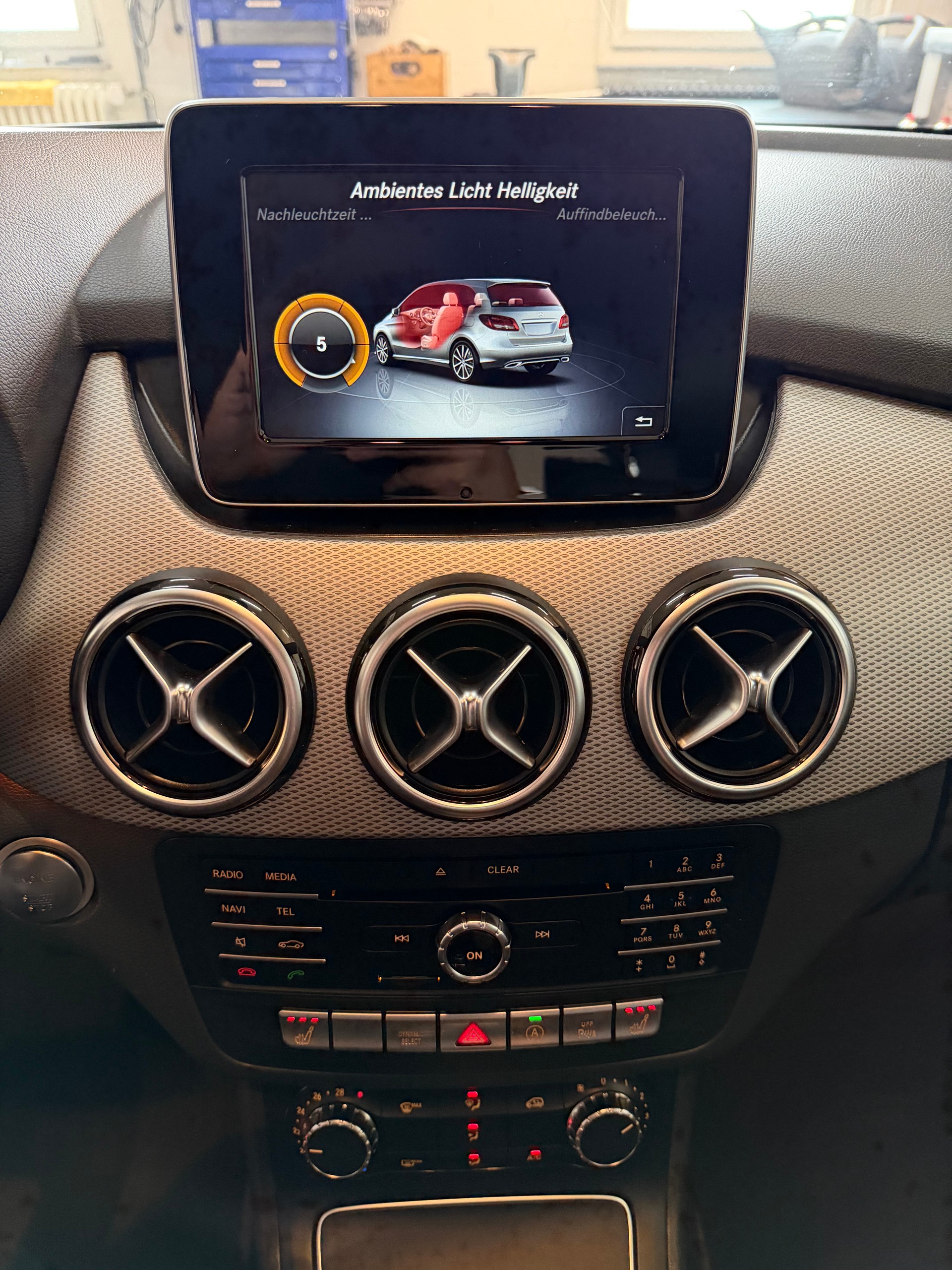 MERCEDES-BENZ B 180 Urban 7G-DCT-image-16