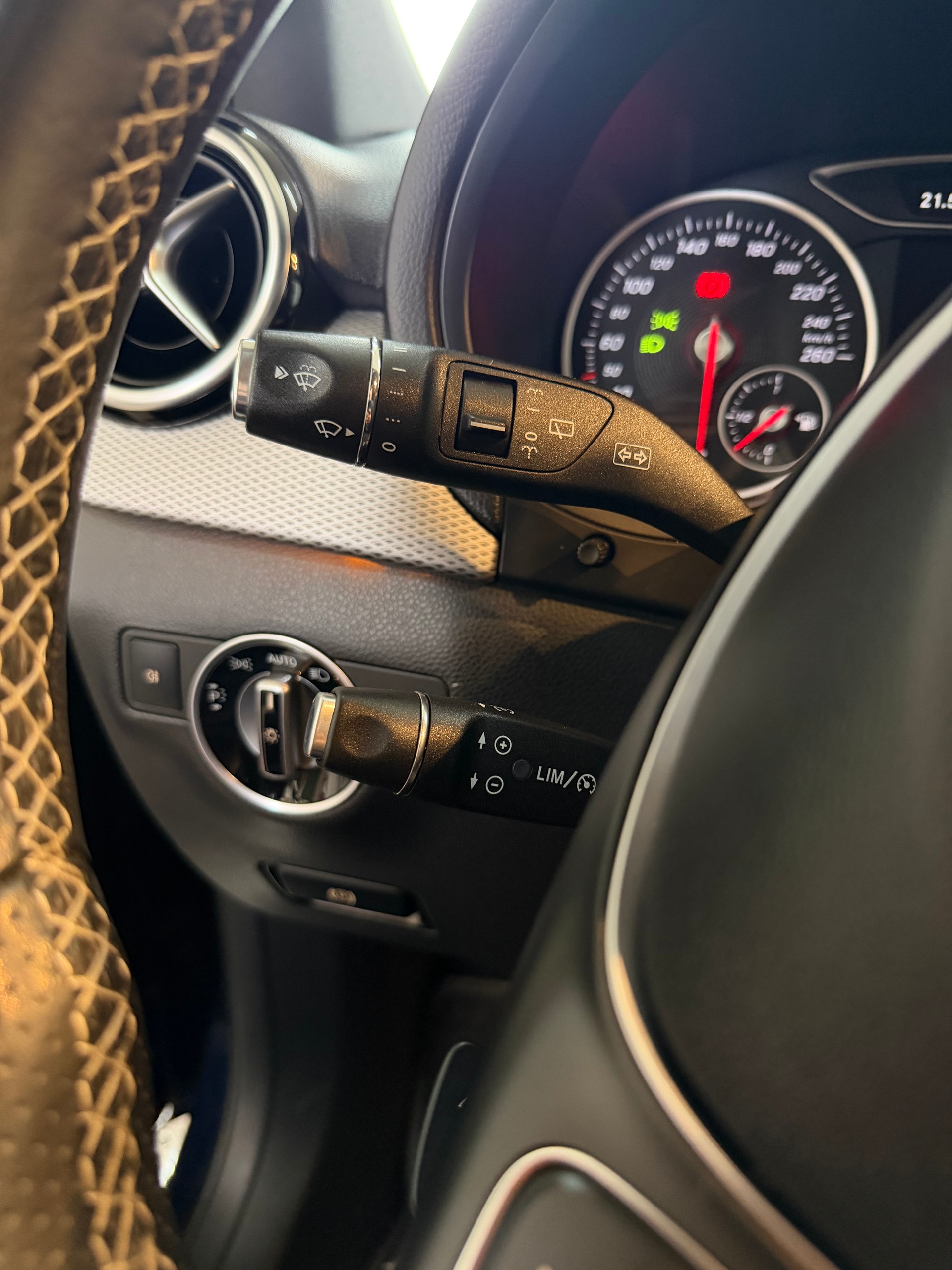 MERCEDES-BENZ B 180 Urban 7G-DCT-image-13