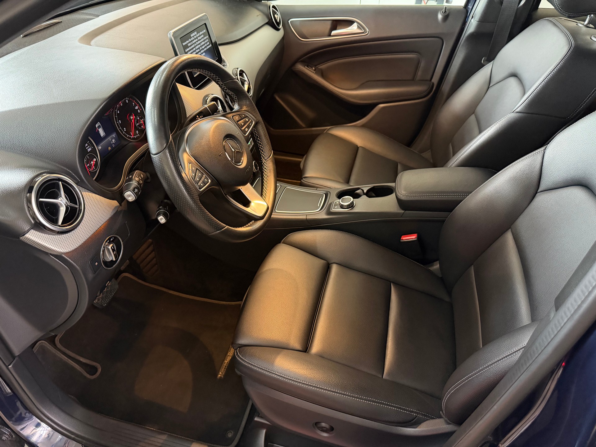 MERCEDES-BENZ B 180 Urban 7G-DCT-image-9