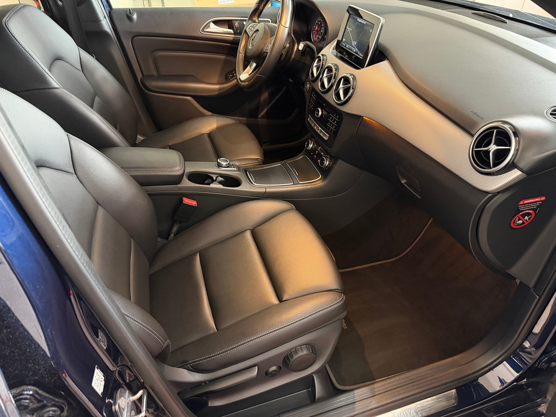 MERCEDES-BENZ B 180 Urban 7G-DCT-image-10