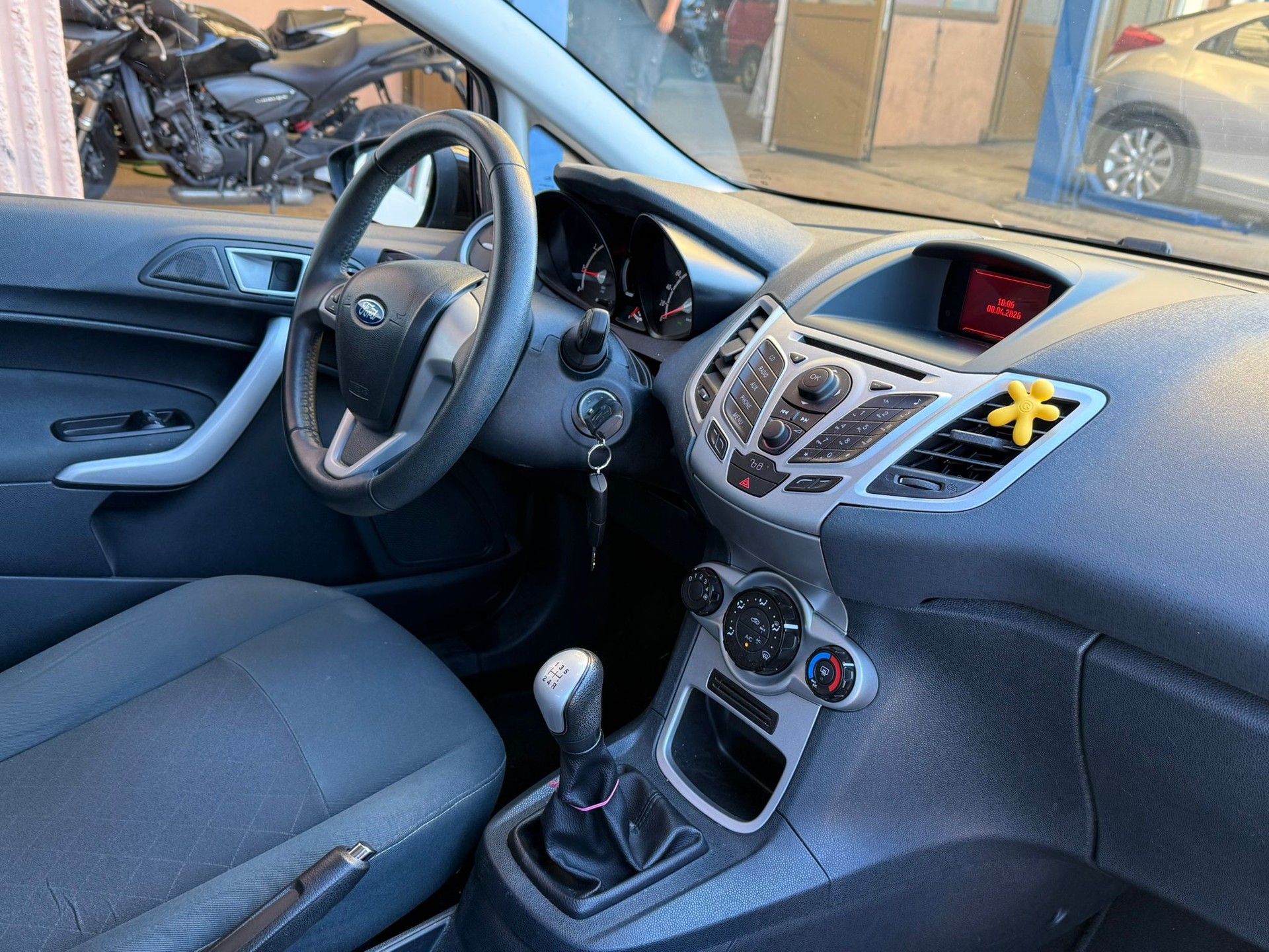 FORD Fiesta 1.25 16V Ambiente-image-10