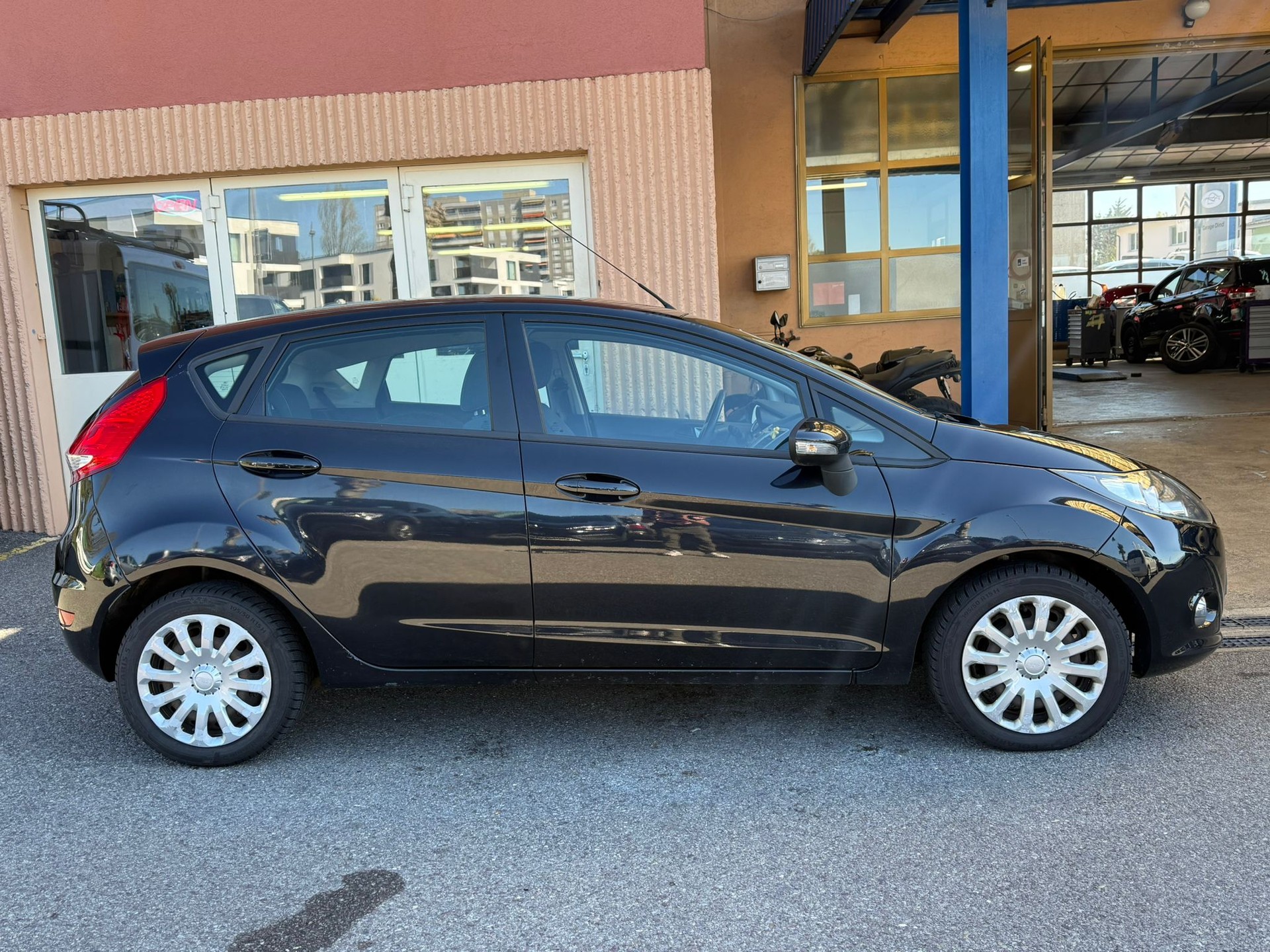 FORD Fiesta 1.25 16V Ambiente-image-1