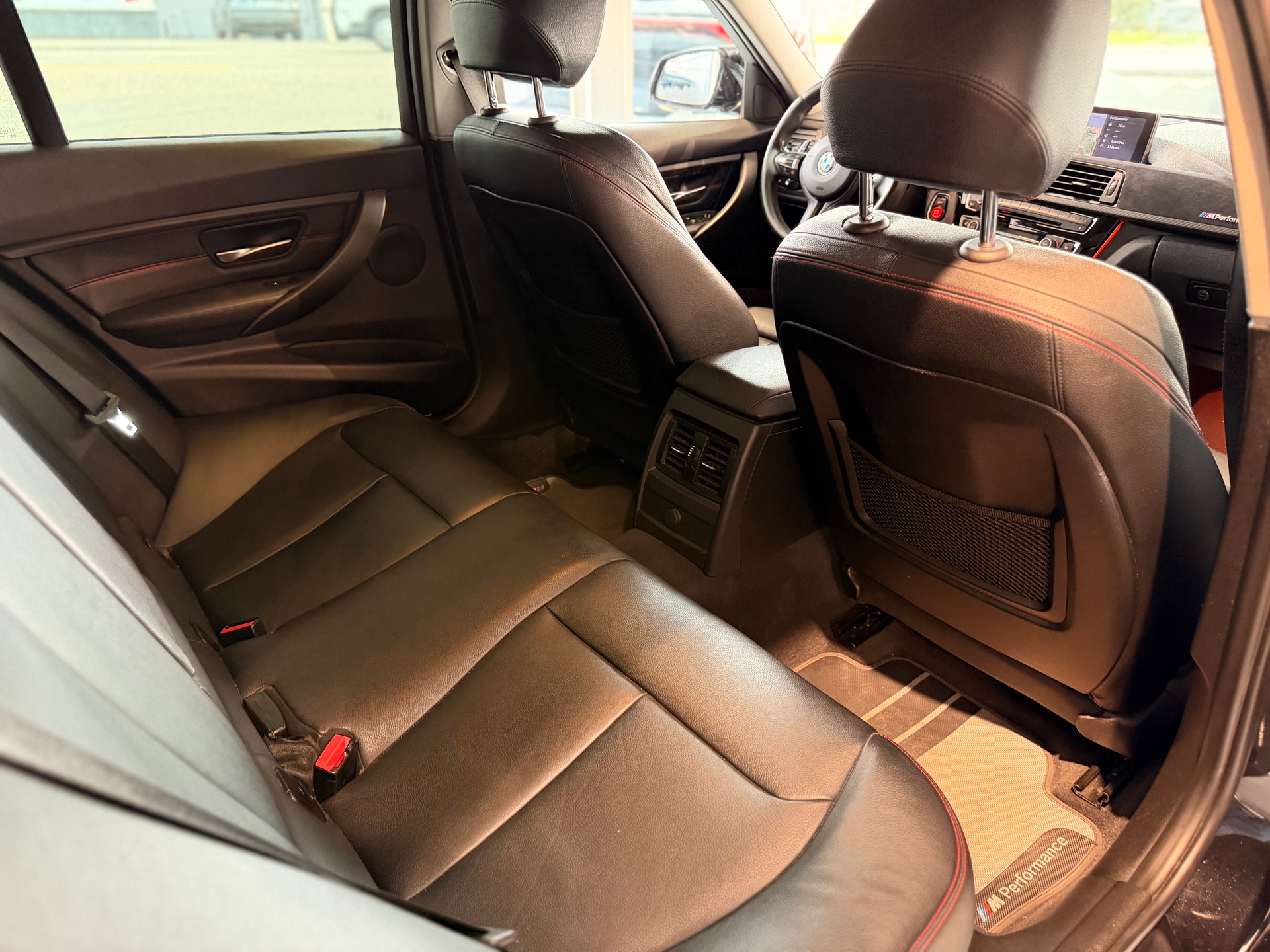 BMW 335i M-Sport-image-17