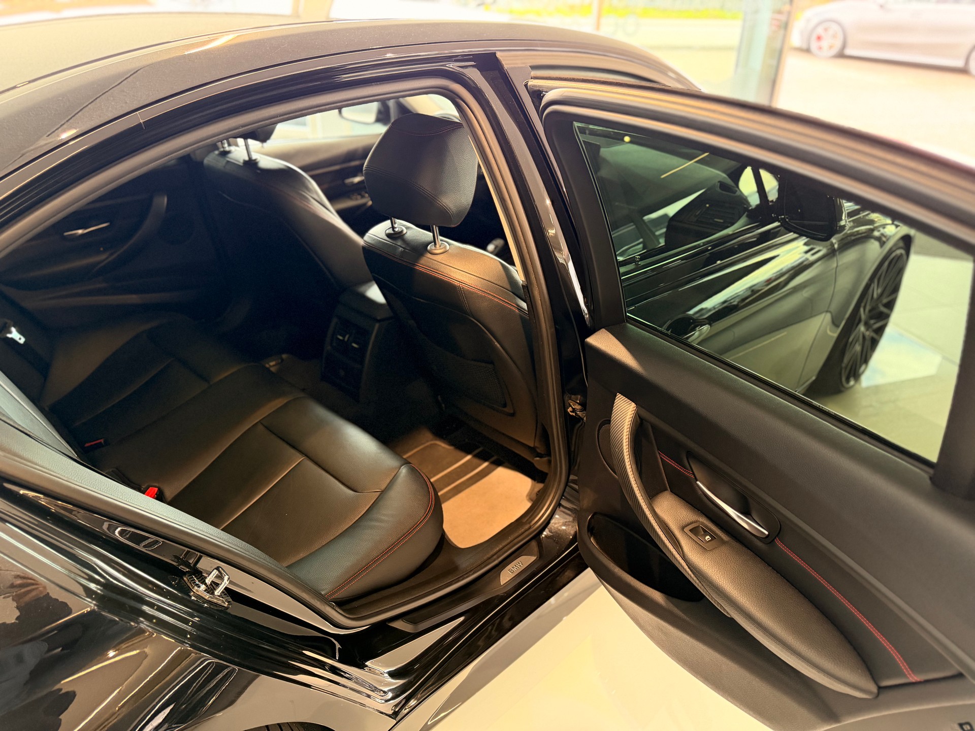 BMW 335i M-Sport-image-16