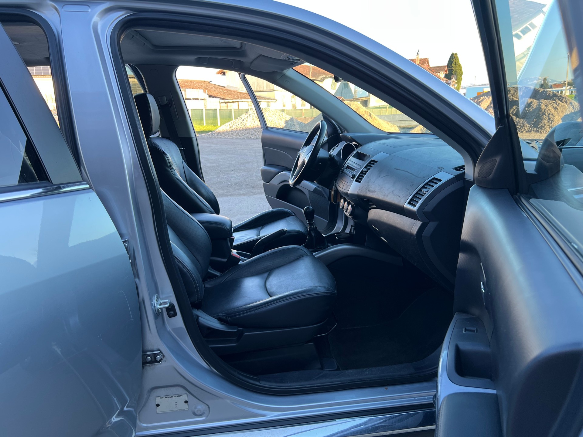 PEUGEOT 4007 2.2 HDi Dynamic-image-9