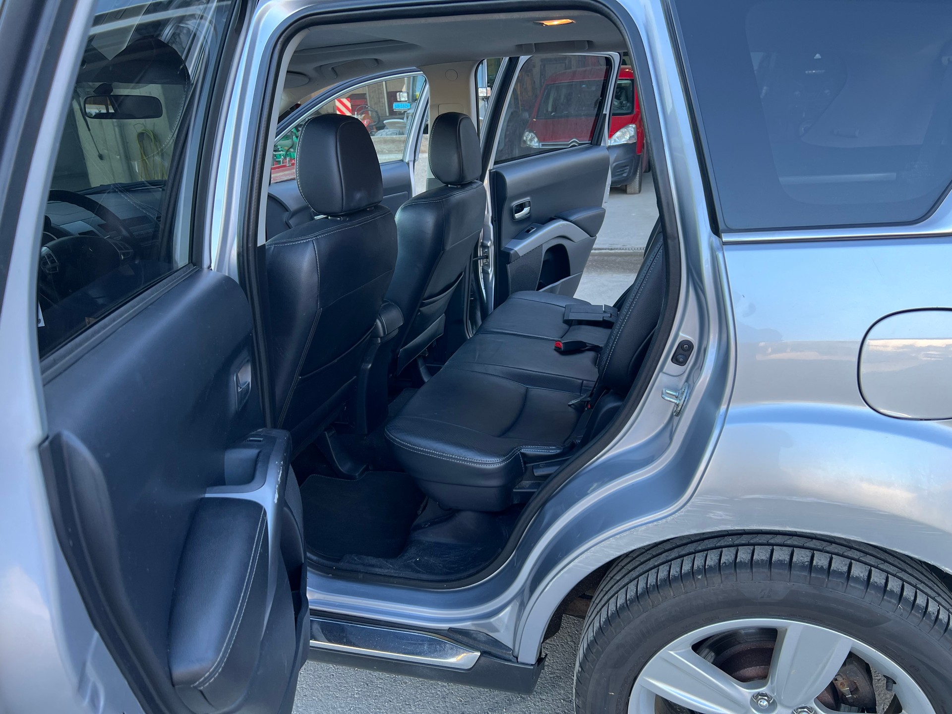 PEUGEOT 4007 2.2 HDi Dynamic-image-10